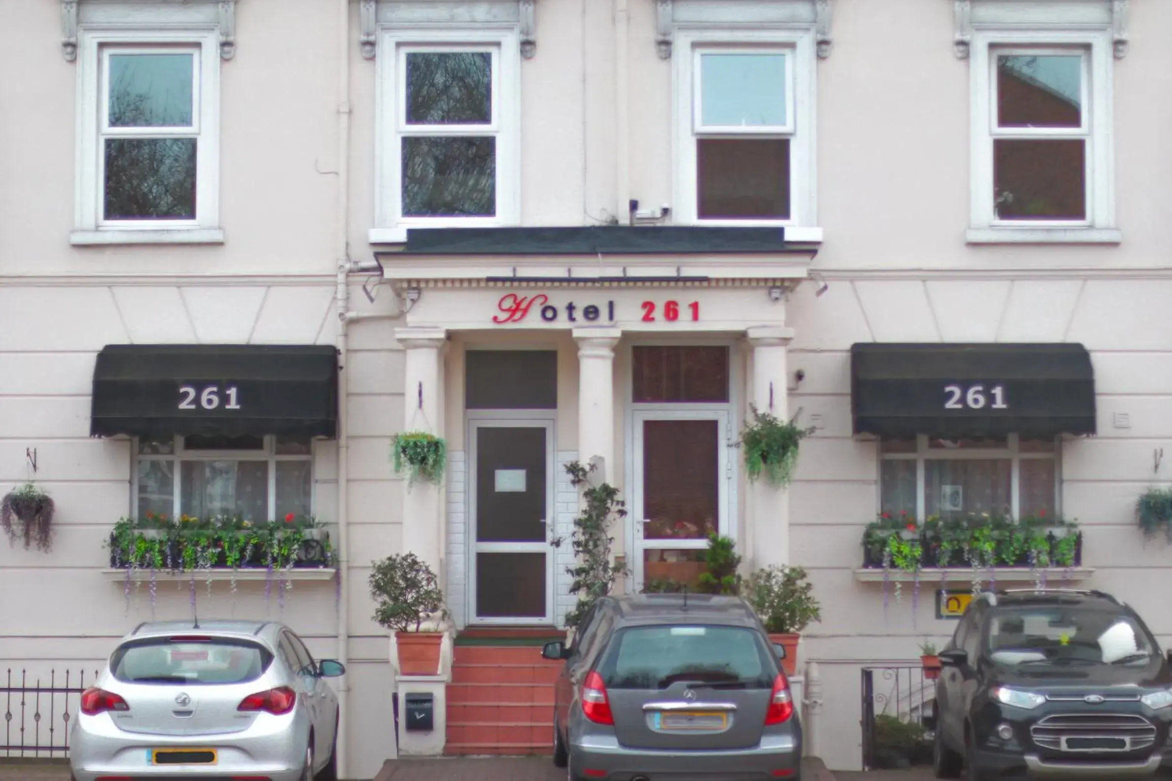 Facade/entrance in Hotel 261 Facade/entrance in Hotel 261