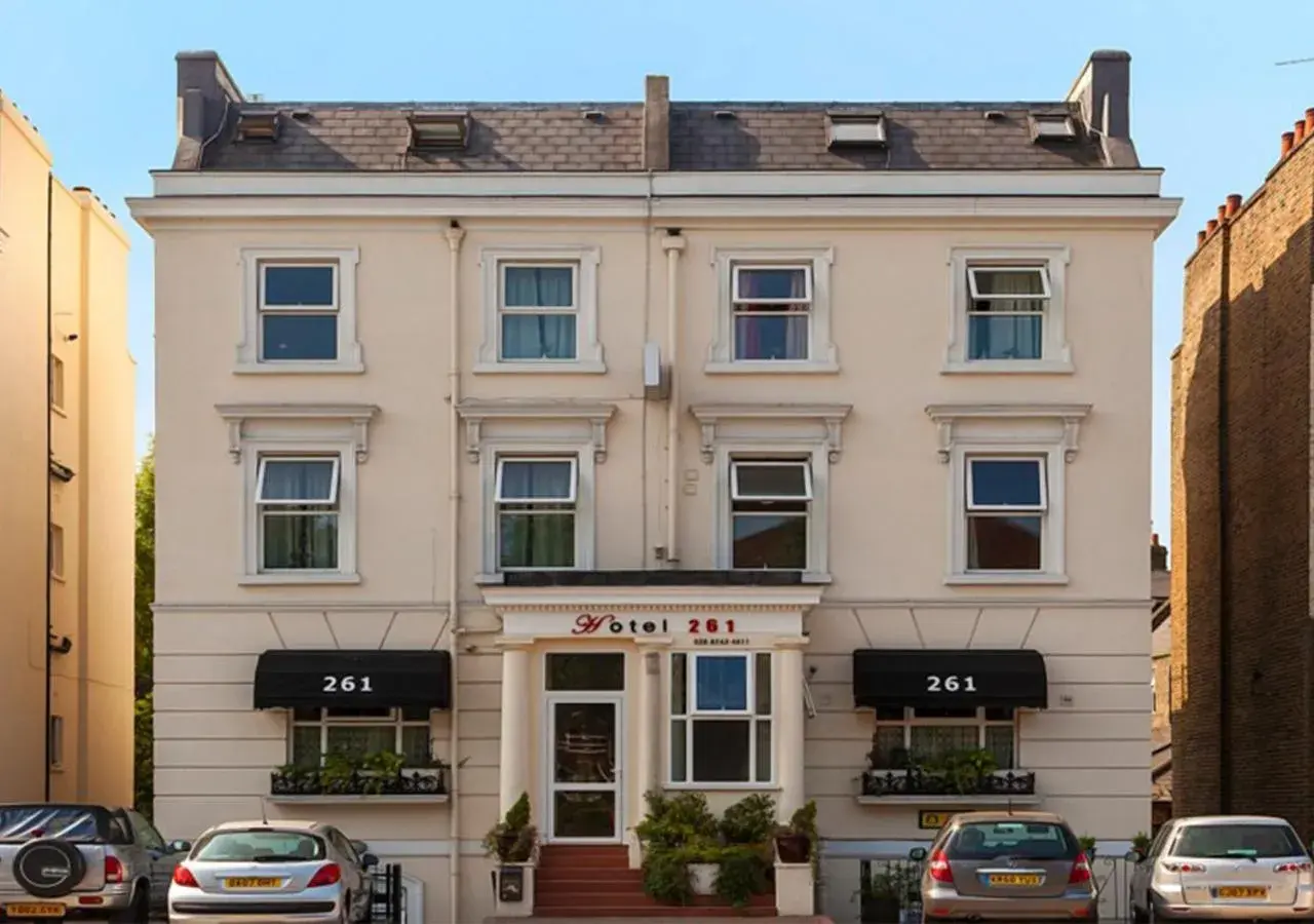 Property building in Hotel 261 Property building in Hotel 261