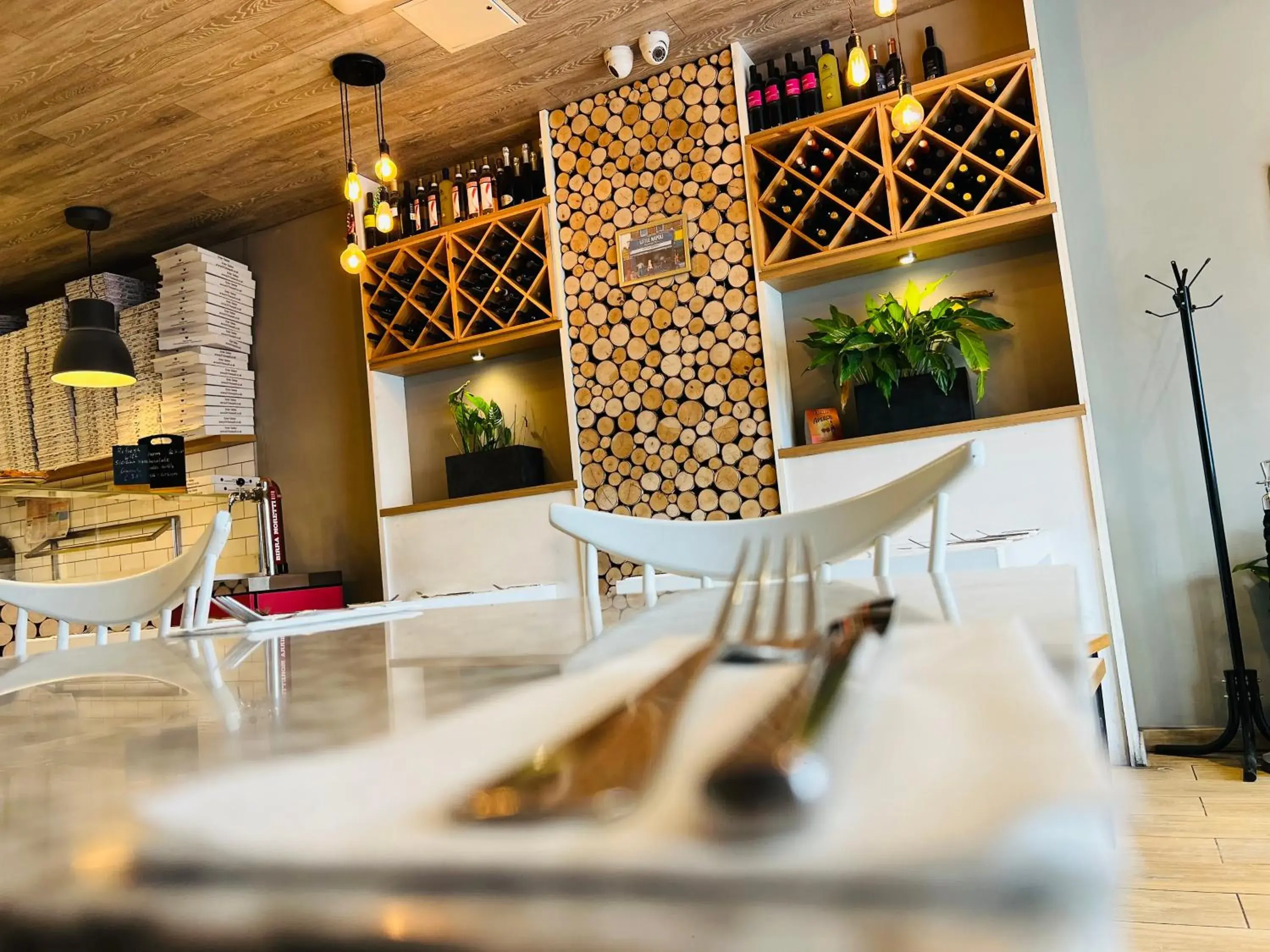 Restaurant/places to eat in Hotel 261 Restaurant/places to eat in Hotel 261