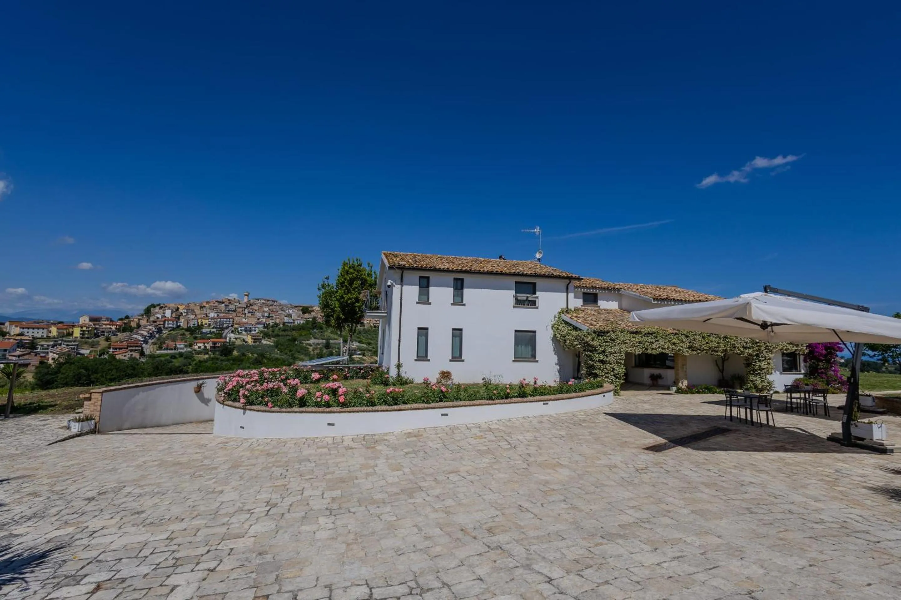 Property building in Villaggio Cristina