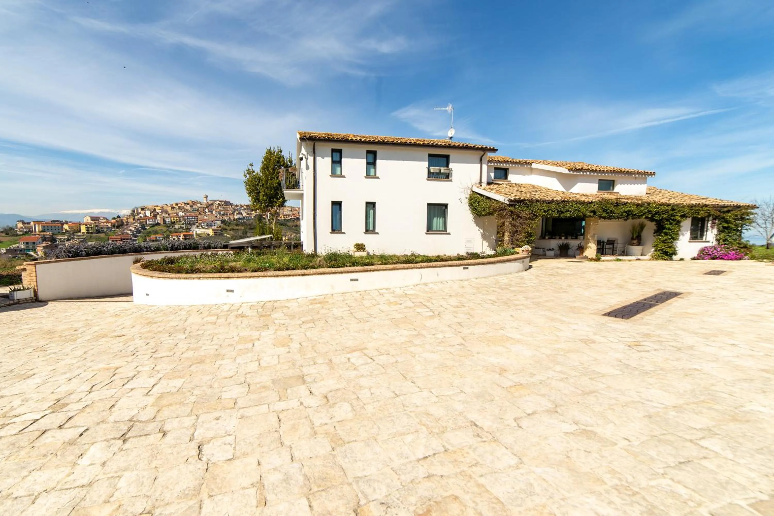 Property building in Villaggio Cristina