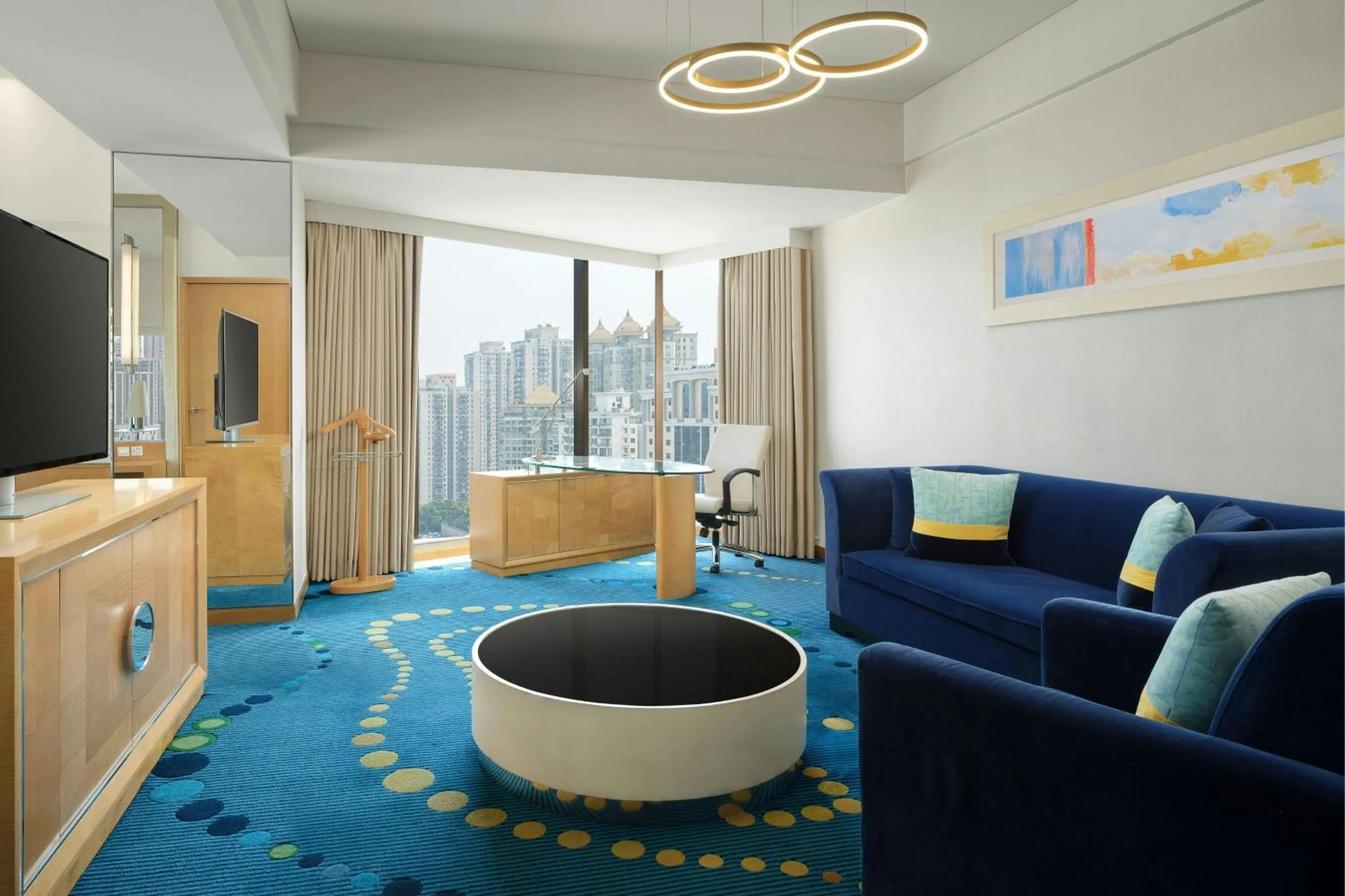 Photo of the whole room in Renaissance Shanghai Yu Garden Hotel on the Bund