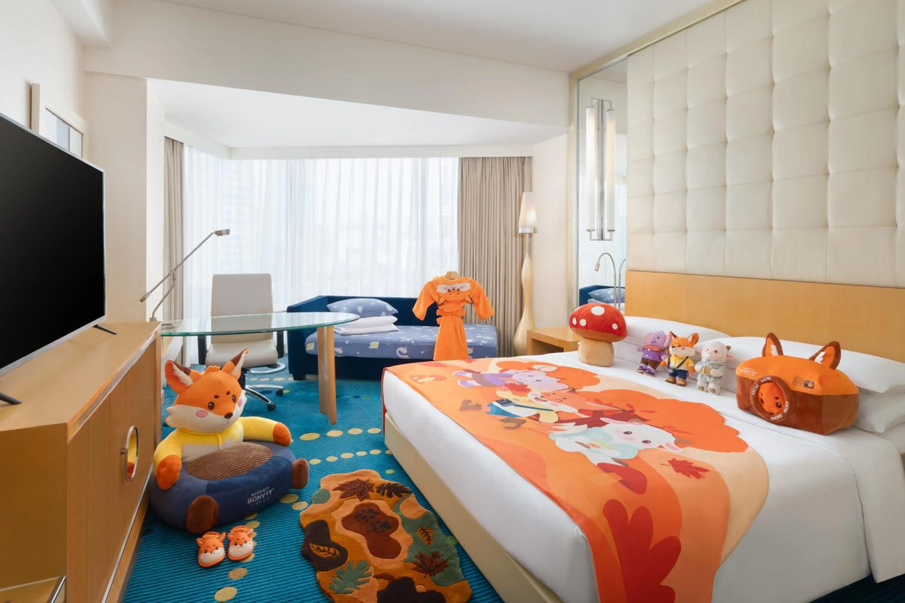 Bed in Renaissance Shanghai Yu Garden Hotel on the Bund by Nanjing Road