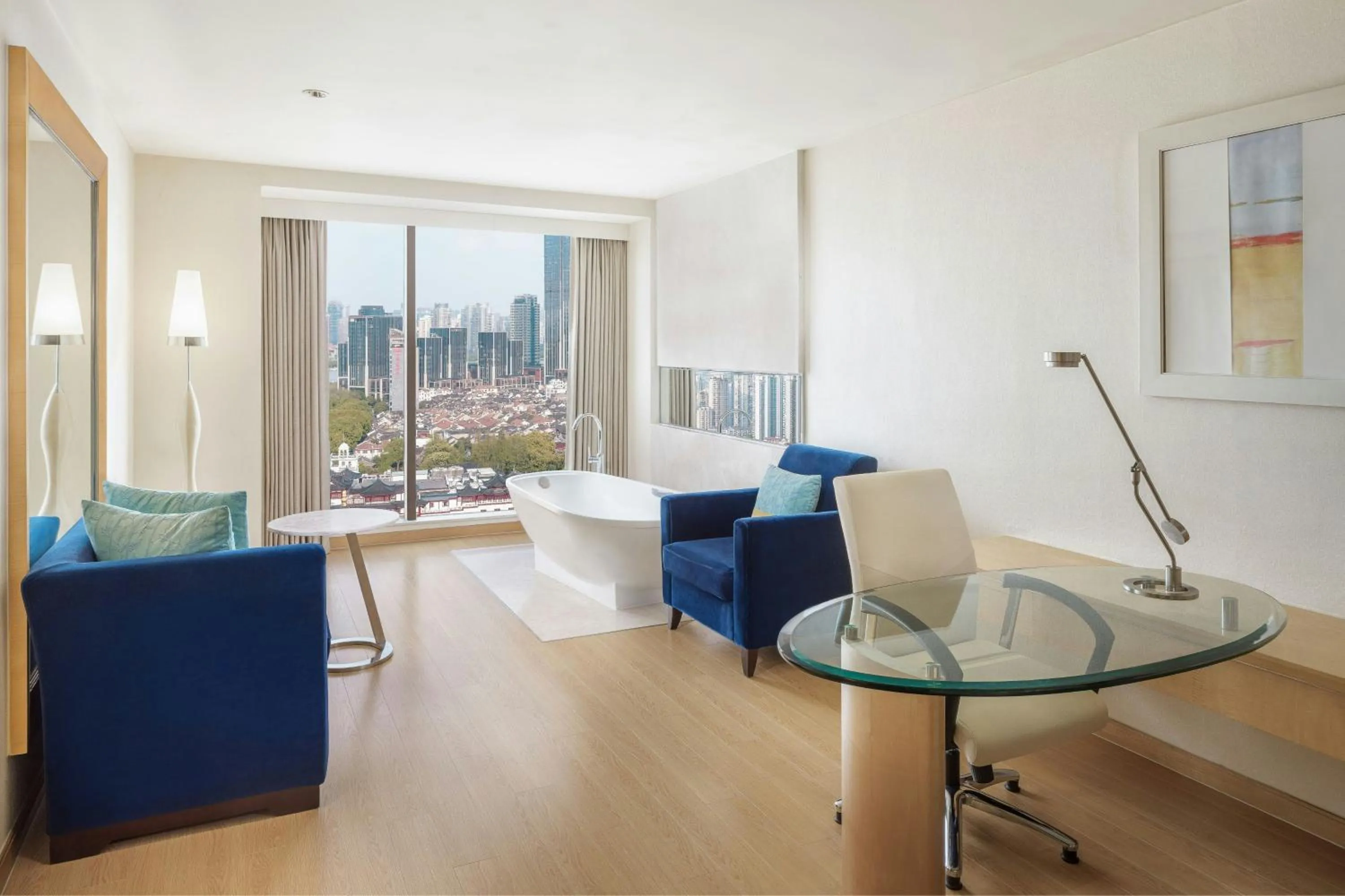 Photo of the whole room in Renaissance Shanghai Yu Garden Hotel on the Bund