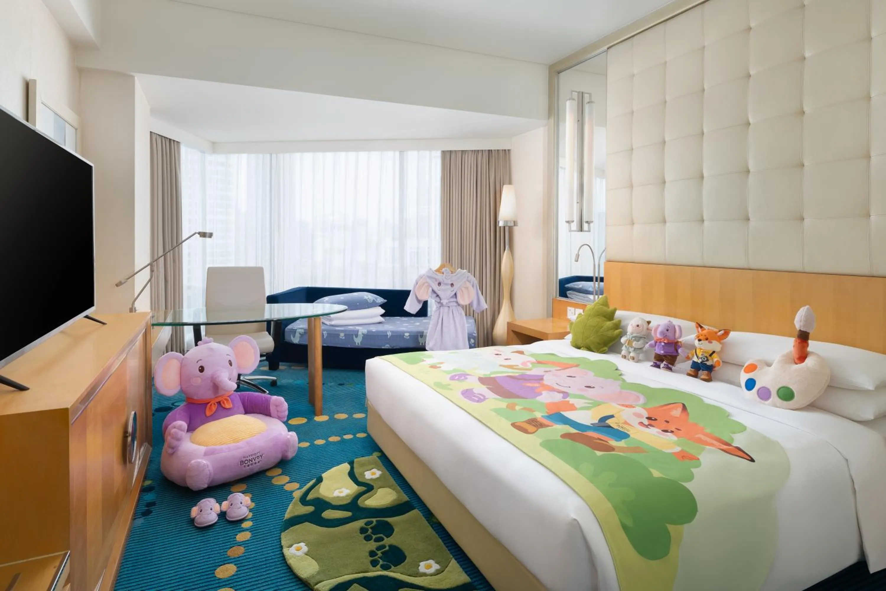 Bed in Renaissance Shanghai Yu Garden Hotel on the Bund by Nanjing Road