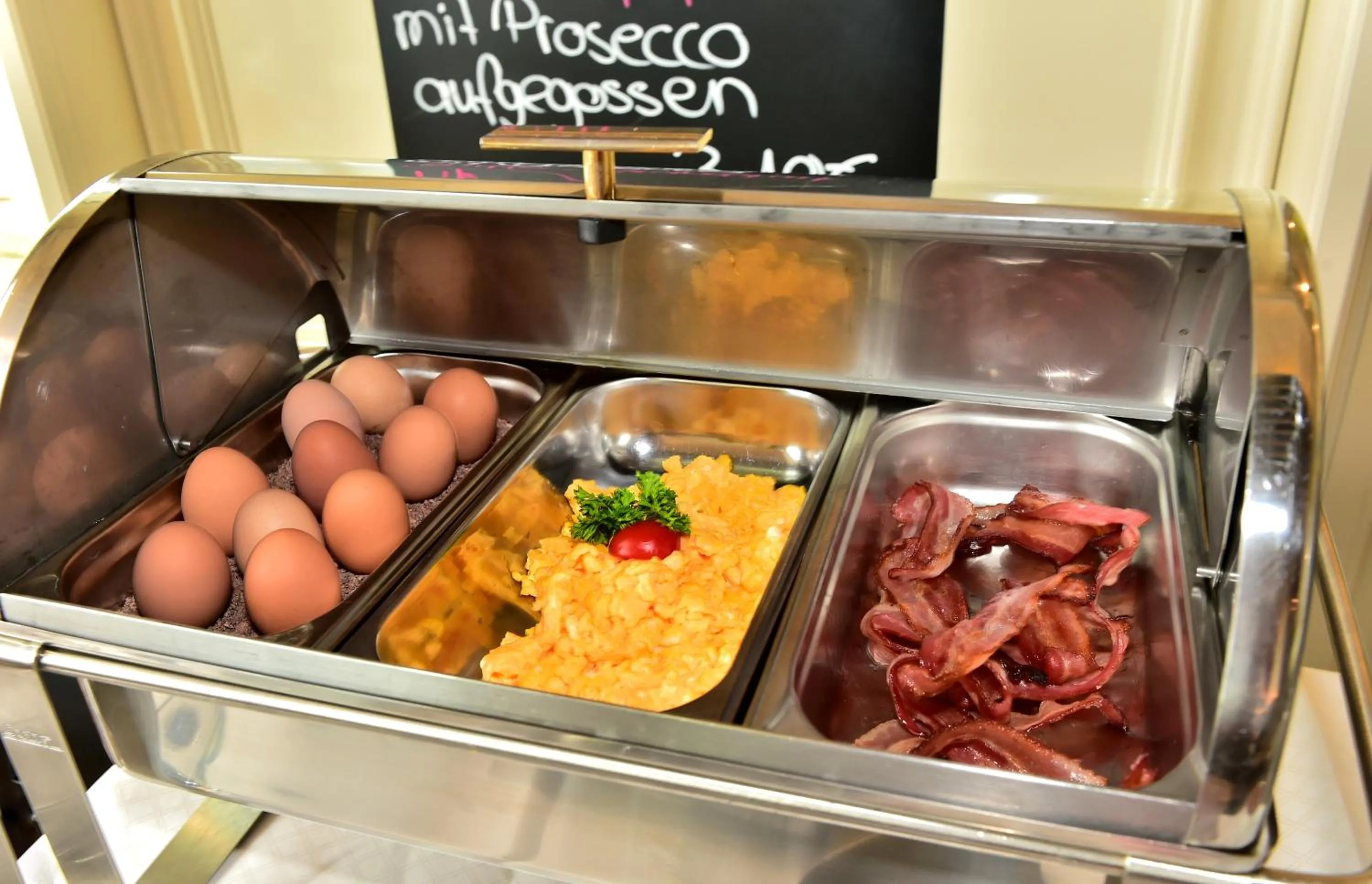 Breakfast in Schloss Hotel Wasserburg