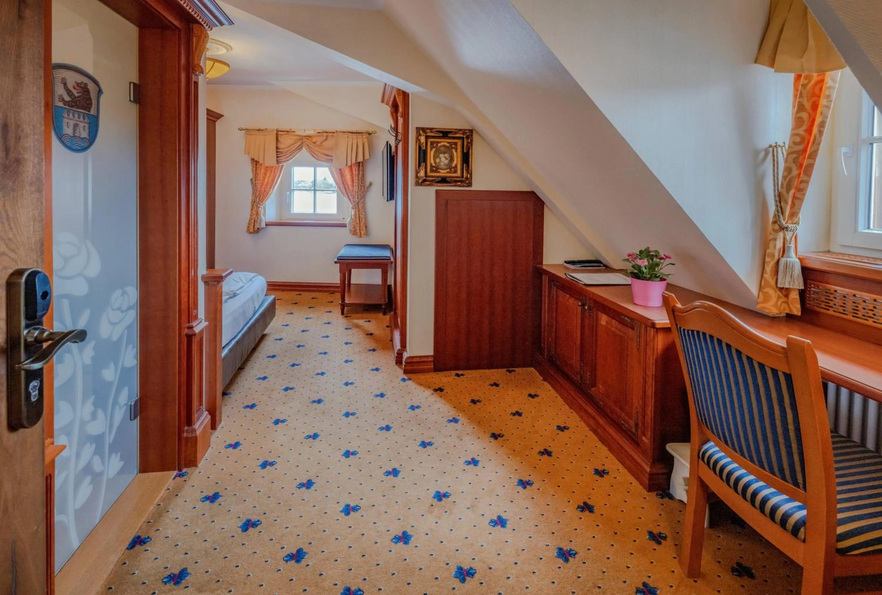 Double Room Queensize Single Use in Schloss Hotel Wasserburg