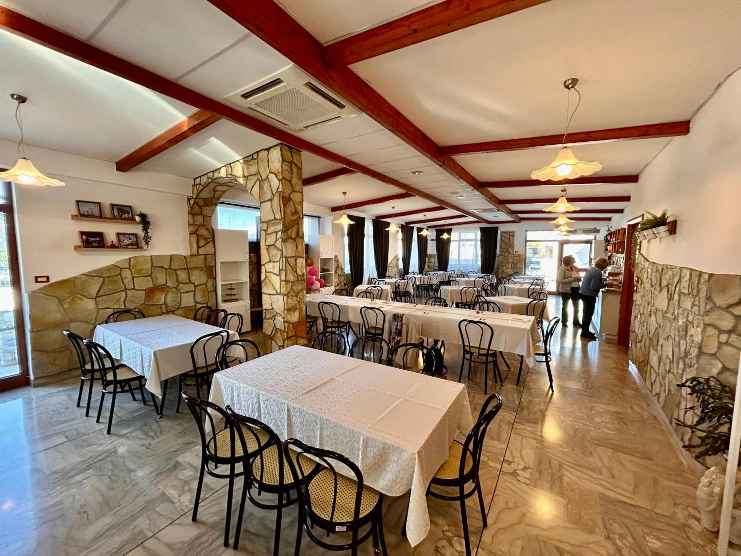 Restaurant/places to eat in Hotel La Vetta Europa