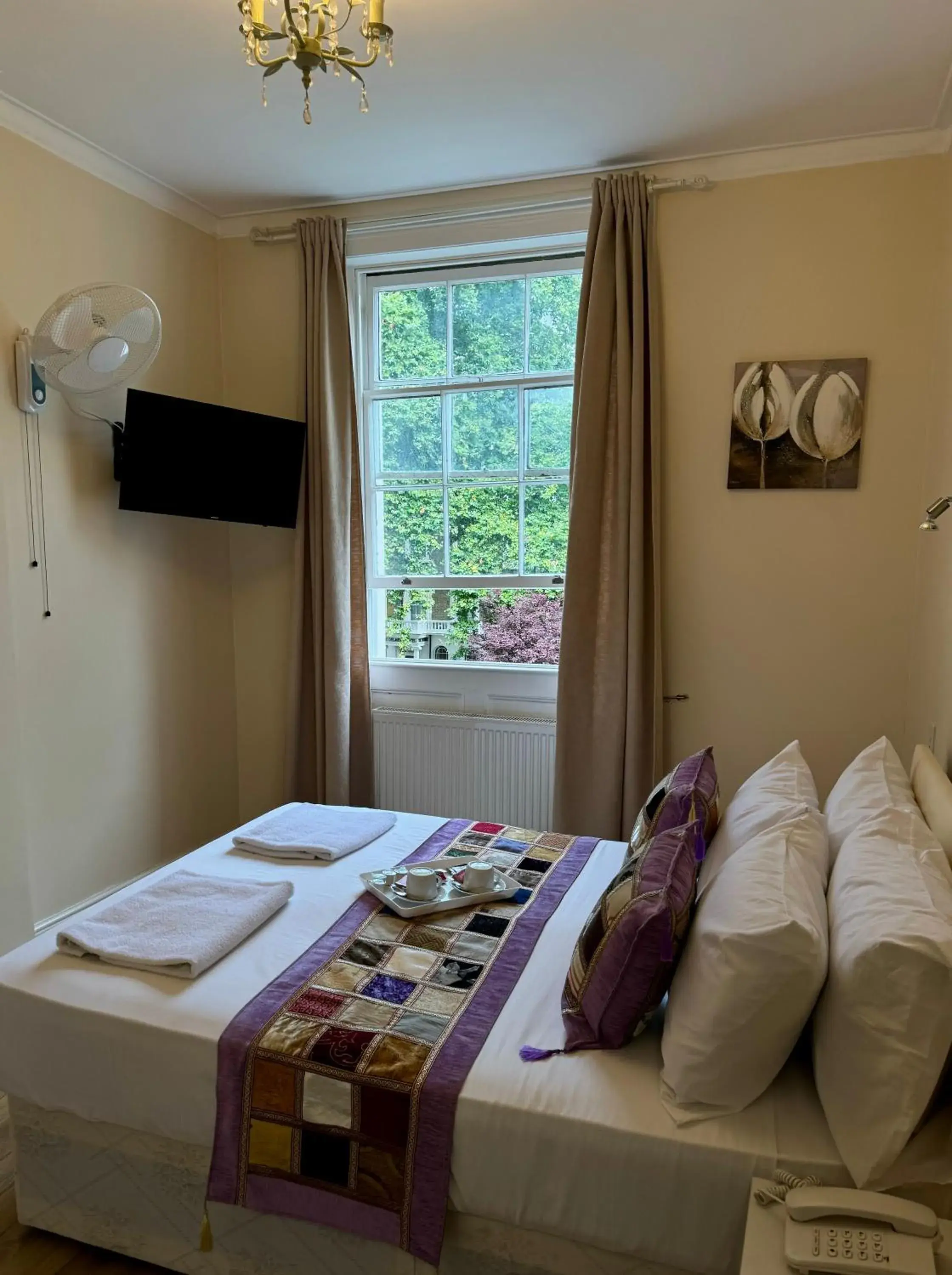 Bed in ABC Hyde Park Hotel Bed in ABC Hyde Park Hotel