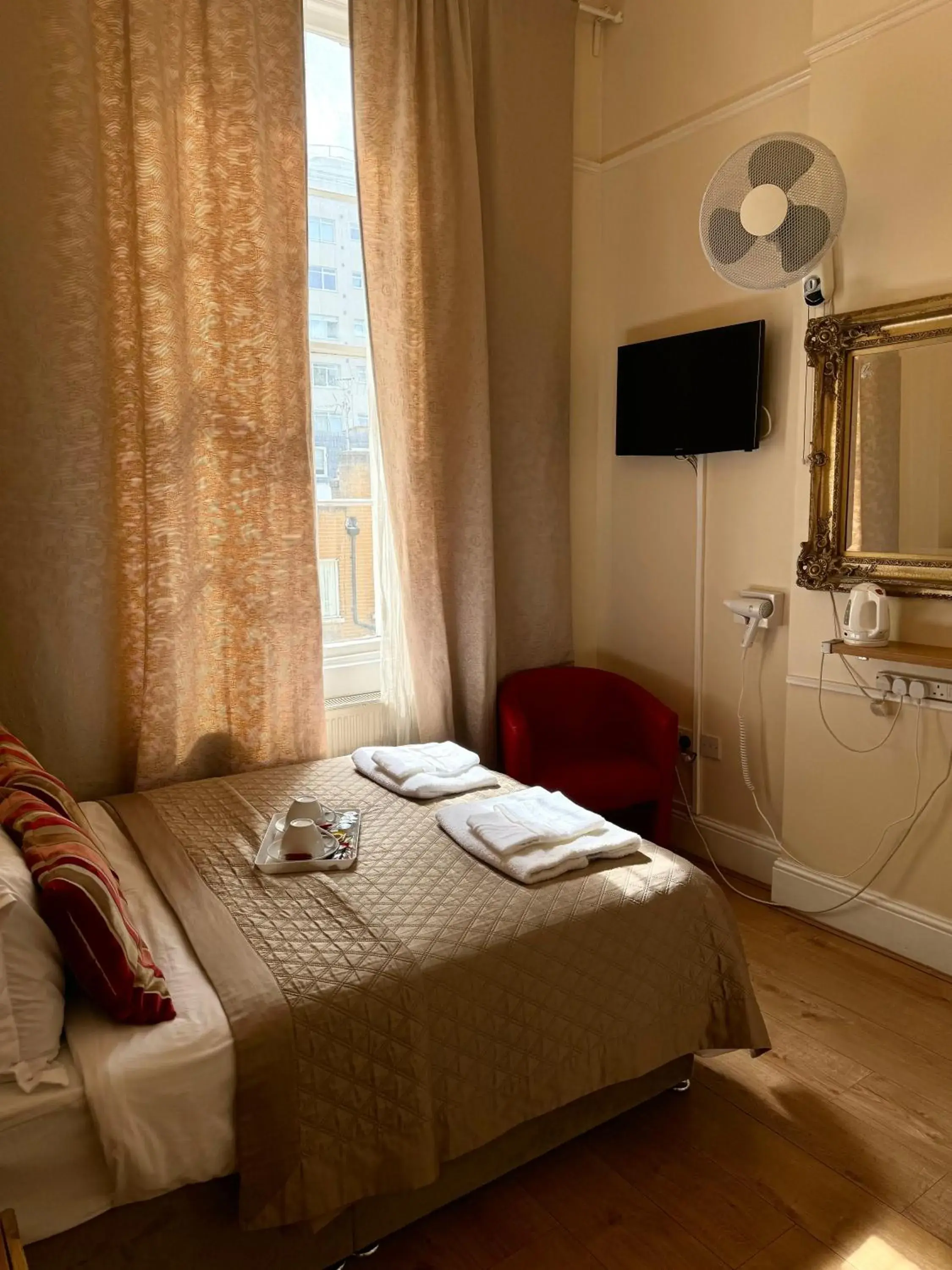 Bed in ABC Hyde Park Hotel Bed in ABC Hyde Park Hotel