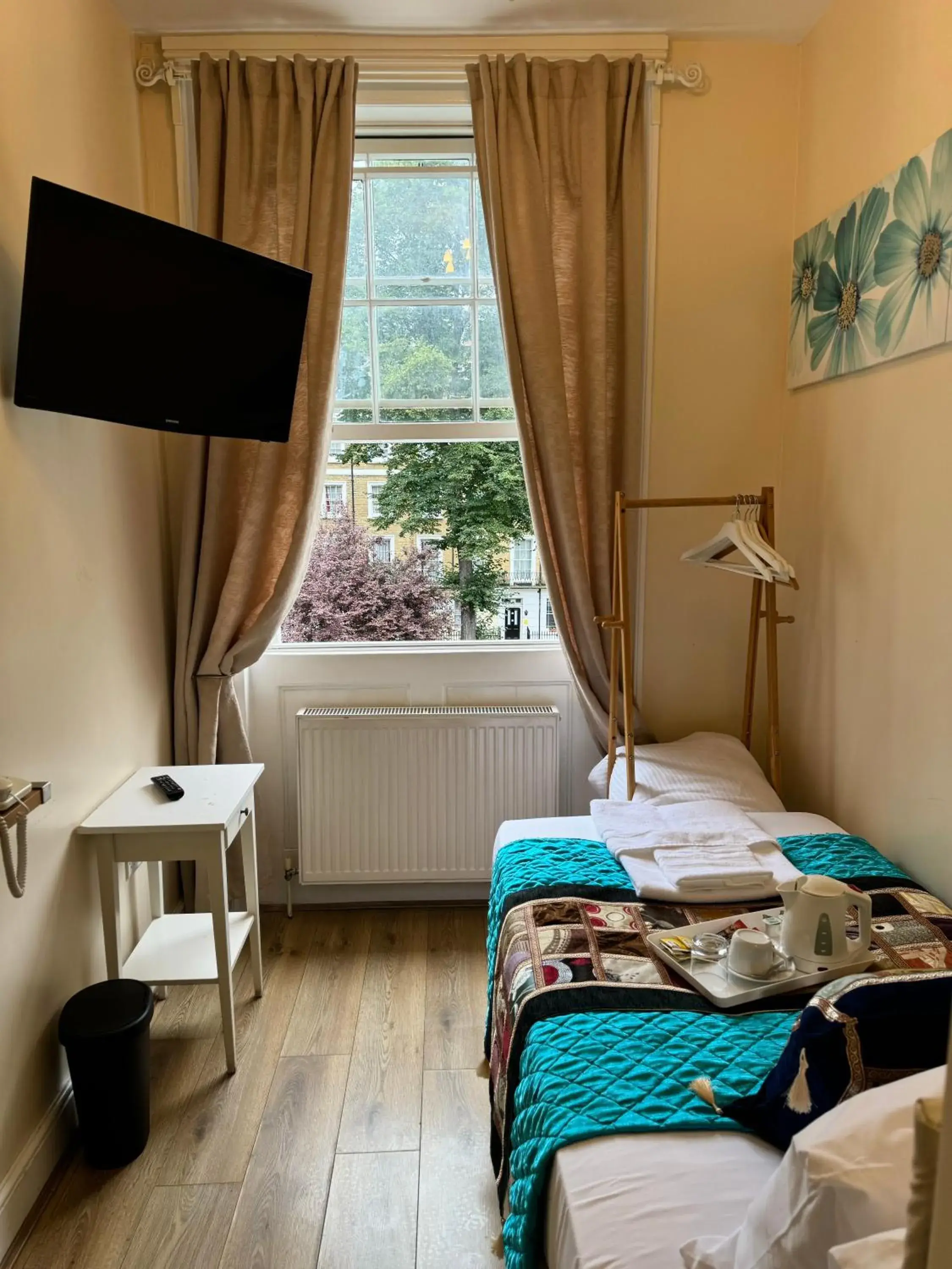 Bed in ABC Hyde Park Hotel Bed in ABC Hyde Park Hotel