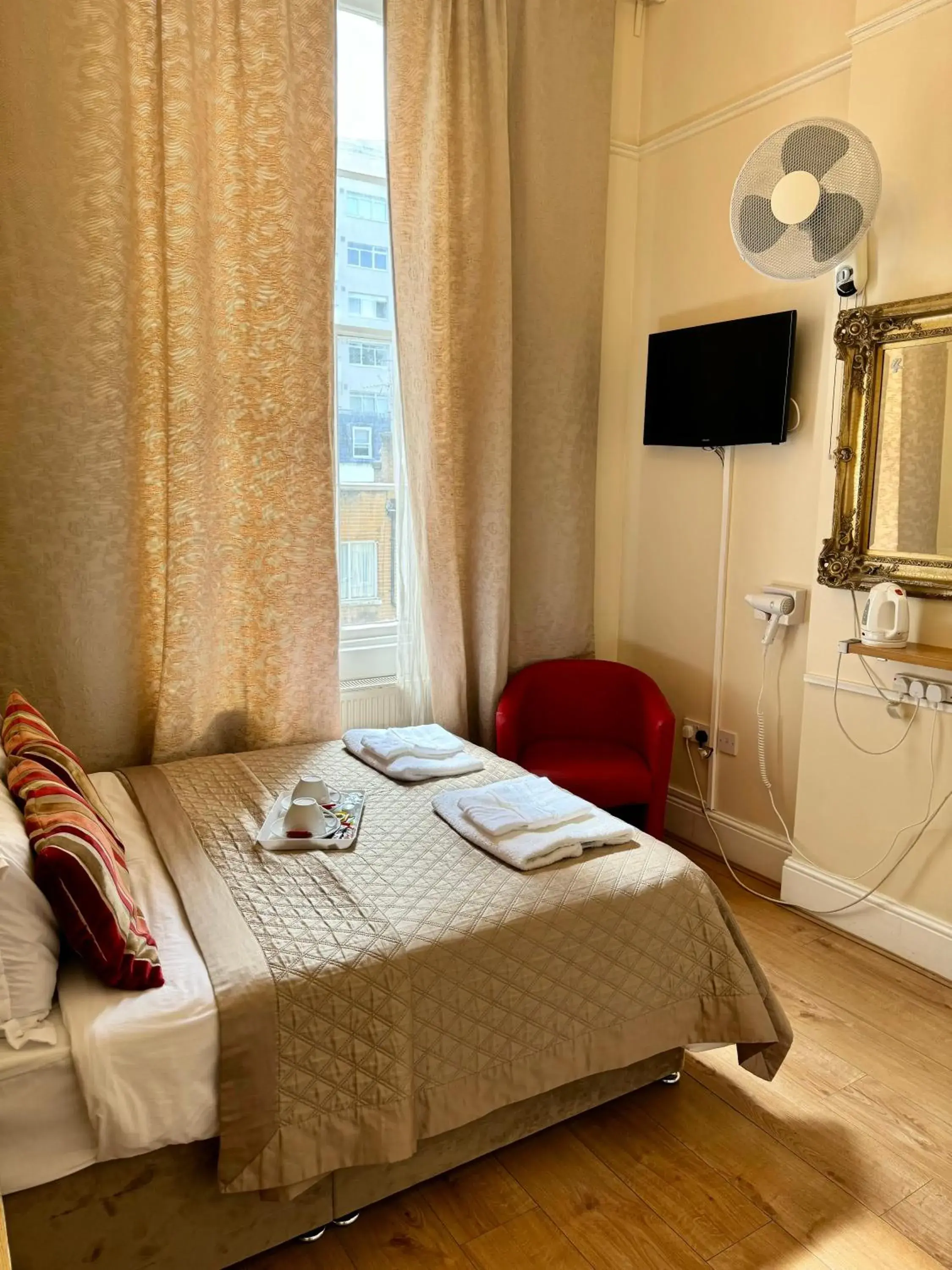 Bed in ABC Hyde Park Hotel Bed in ABC Hyde Park Hotel