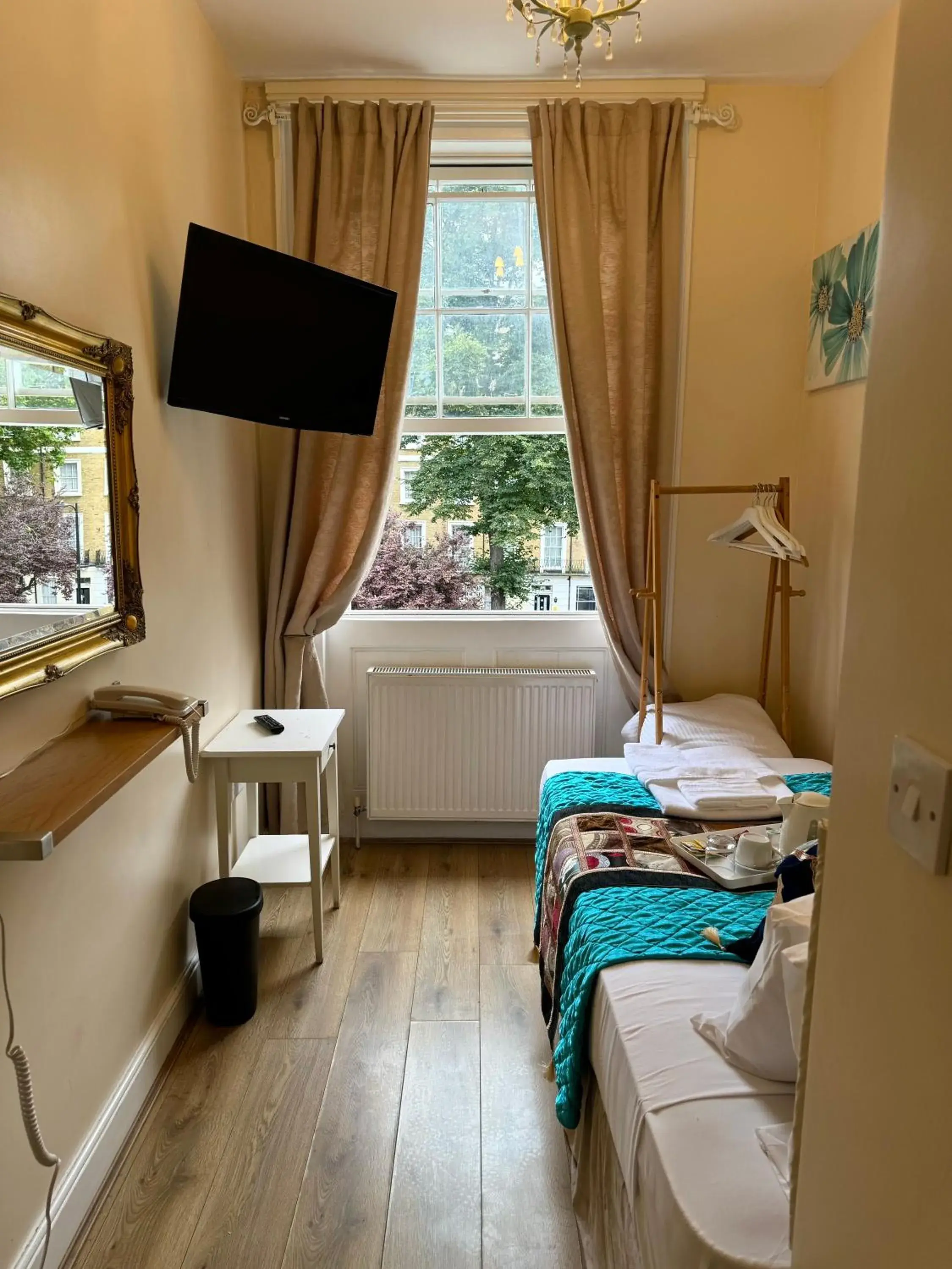 Bed in ABC Hyde Park Hotel Bed in ABC Hyde Park Hotel