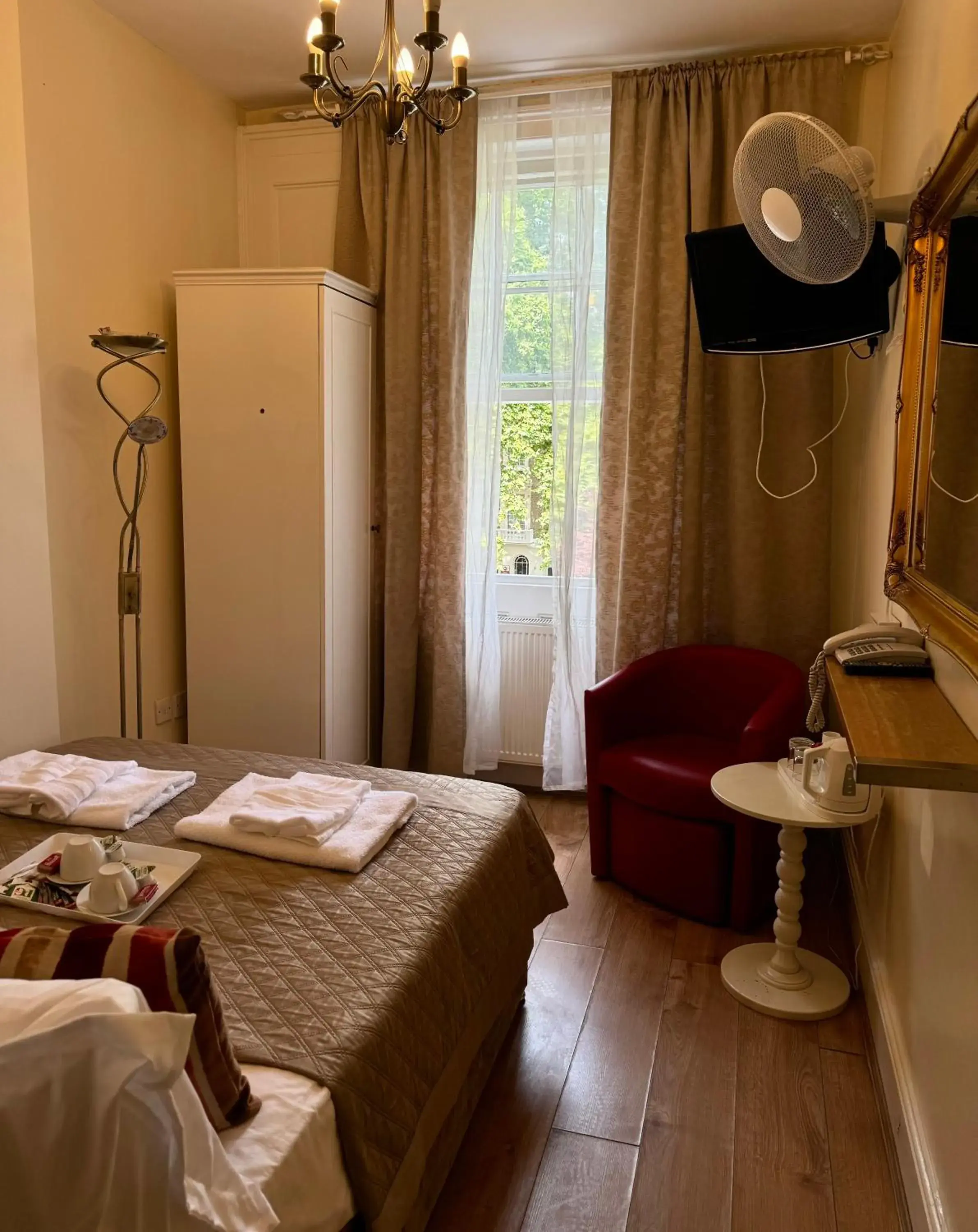 Bed in ABC Hyde Park Hotel Bed in ABC Hyde Park Hotel