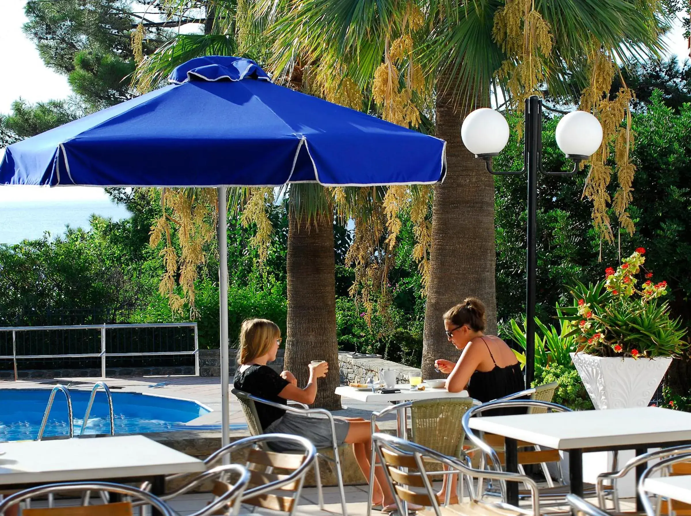 Lounge or bar in Lato hotel Lounge or bar in Lato hotel