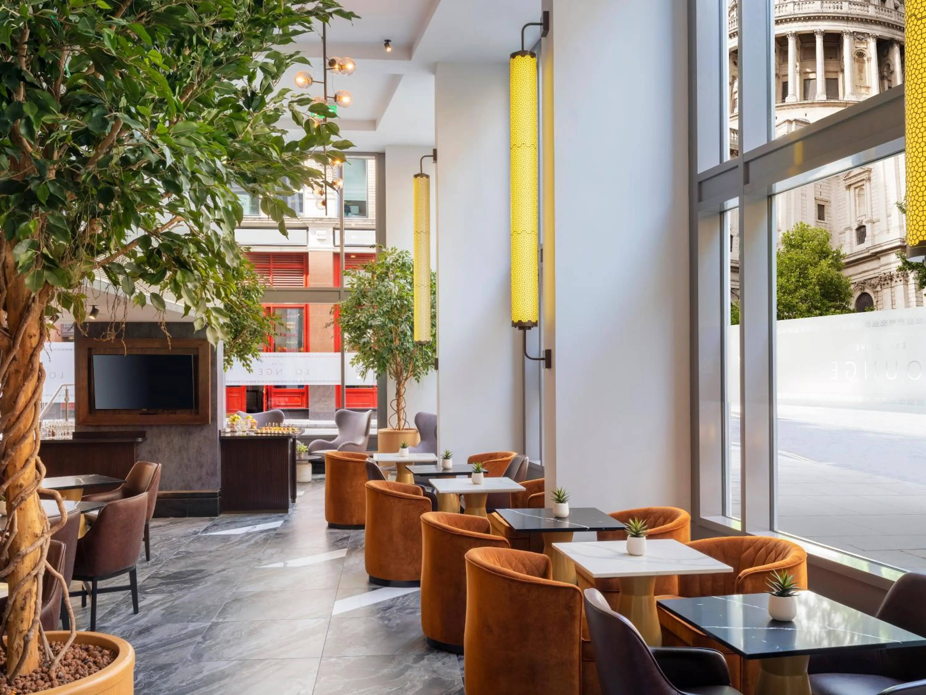 Lounge or bar in Leonardo Royal London St Paul’s