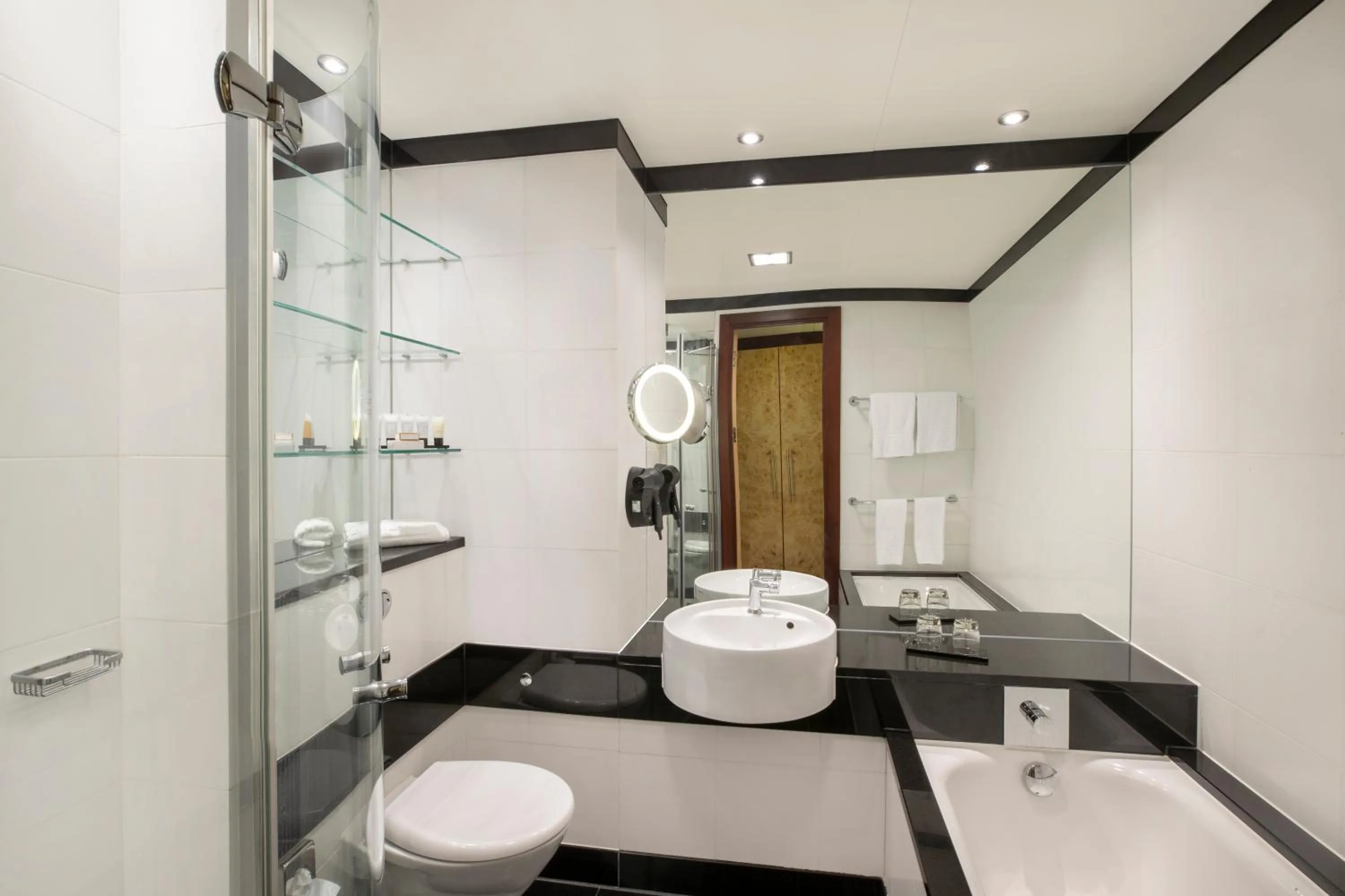 Bathroom in Leonardo Royal London St Paul’s