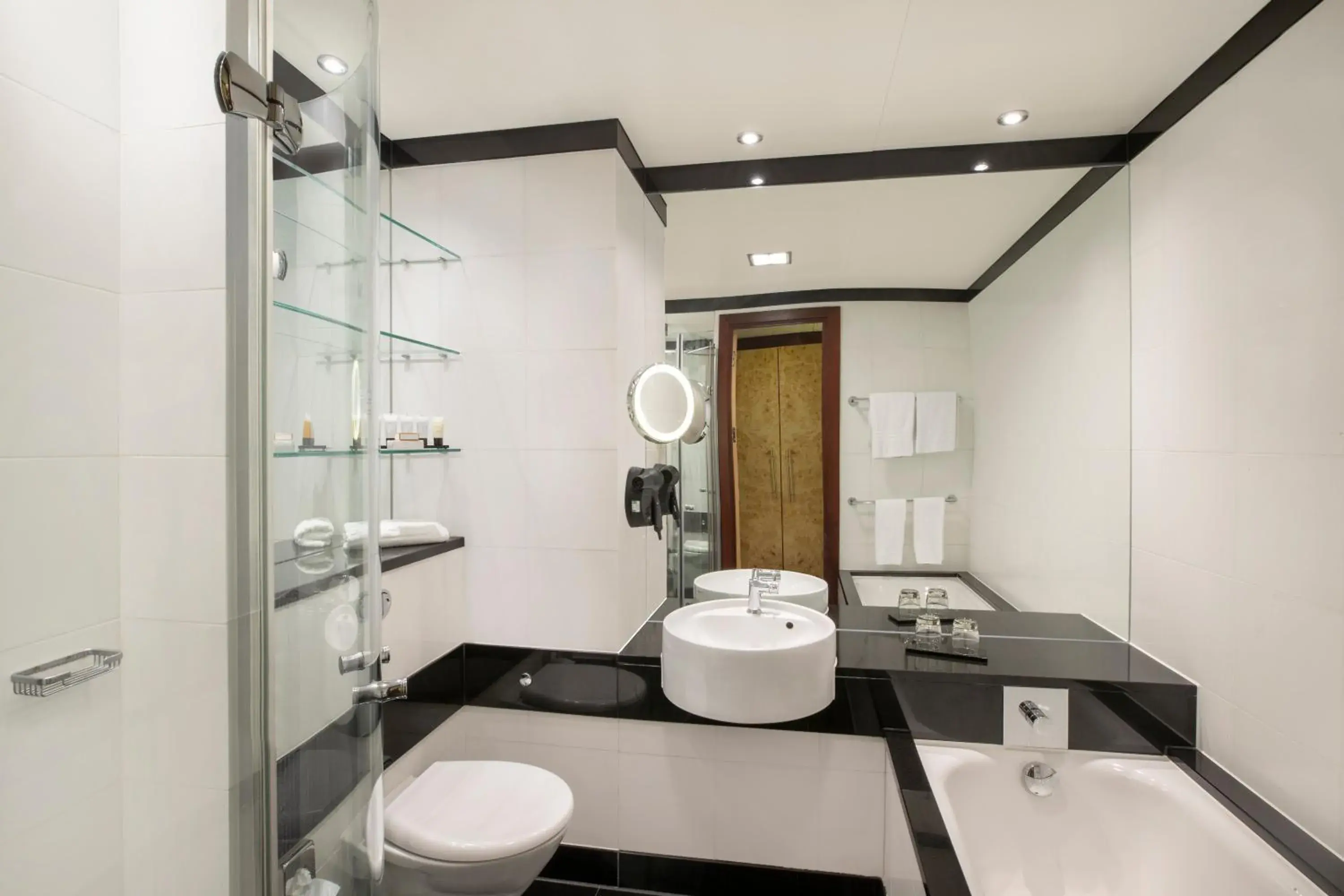 Bathroom in Leonardo Royal London St Paul’s Bathroom in Leonardo Royal London St Paul’s