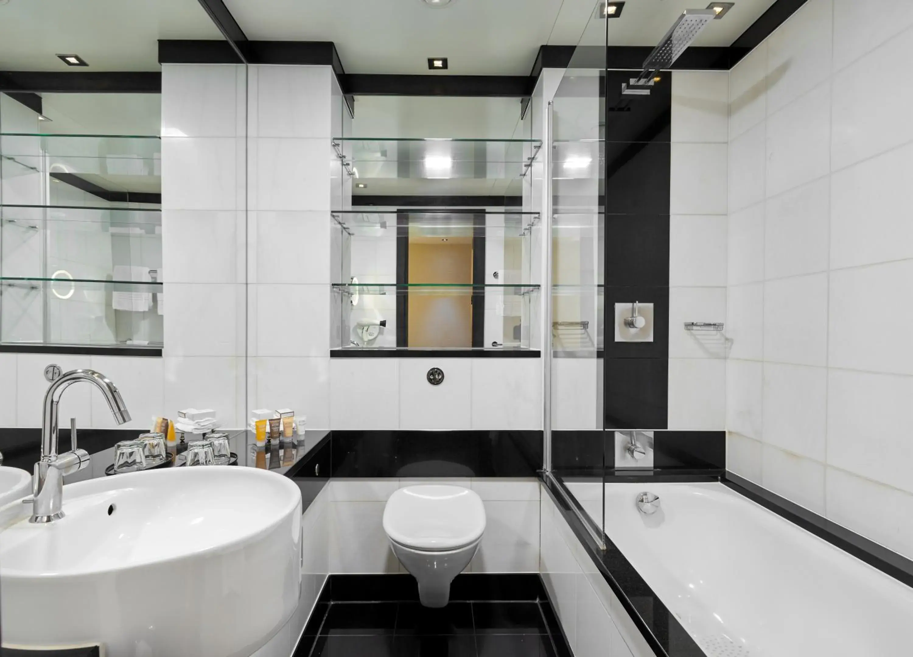 Bathroom in Leonardo Royal London St Paul’s Bathroom in Leonardo Royal London St Paul’s