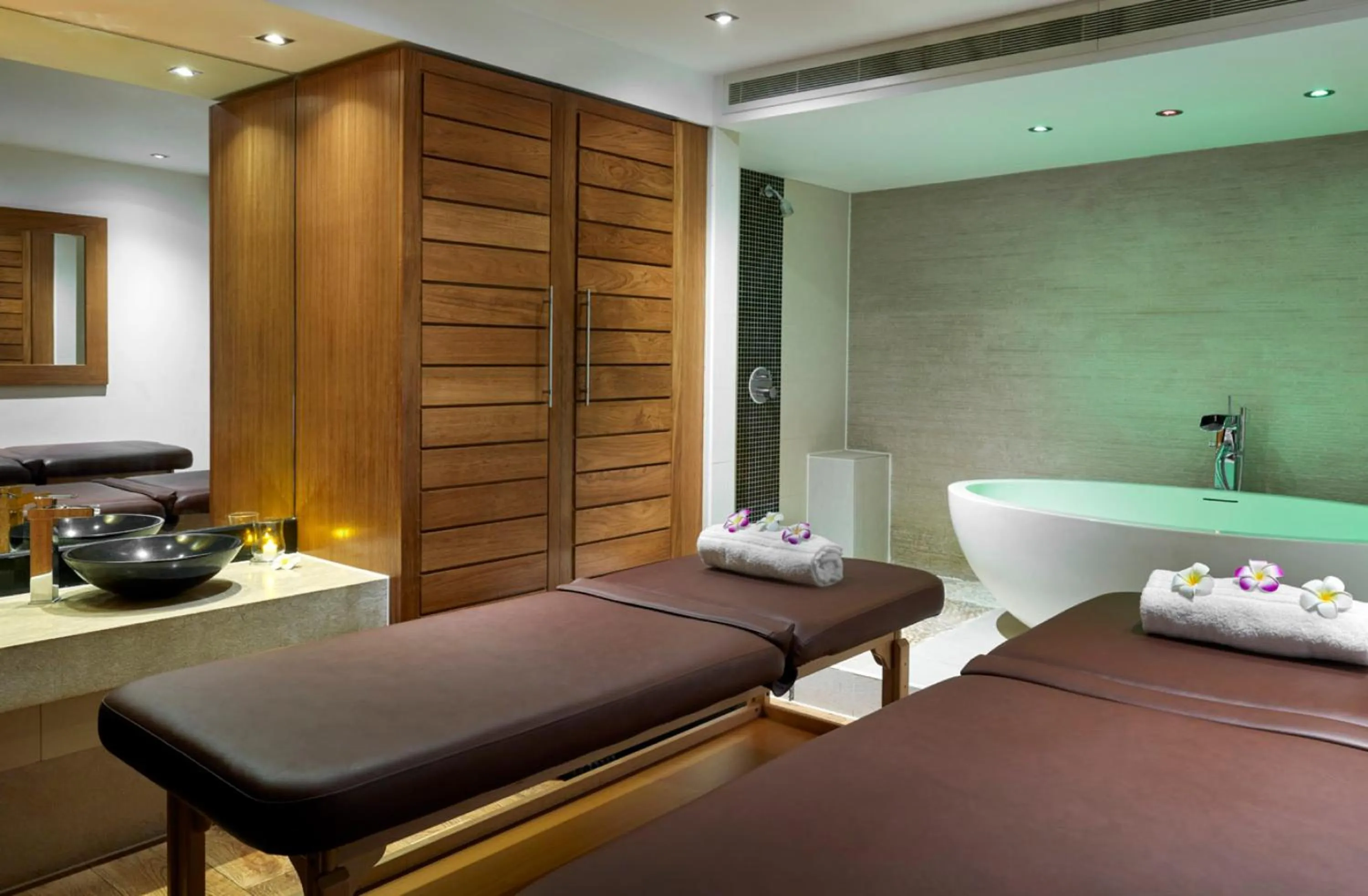 Massage, Bed in Leonardo Royal London St Paul’s