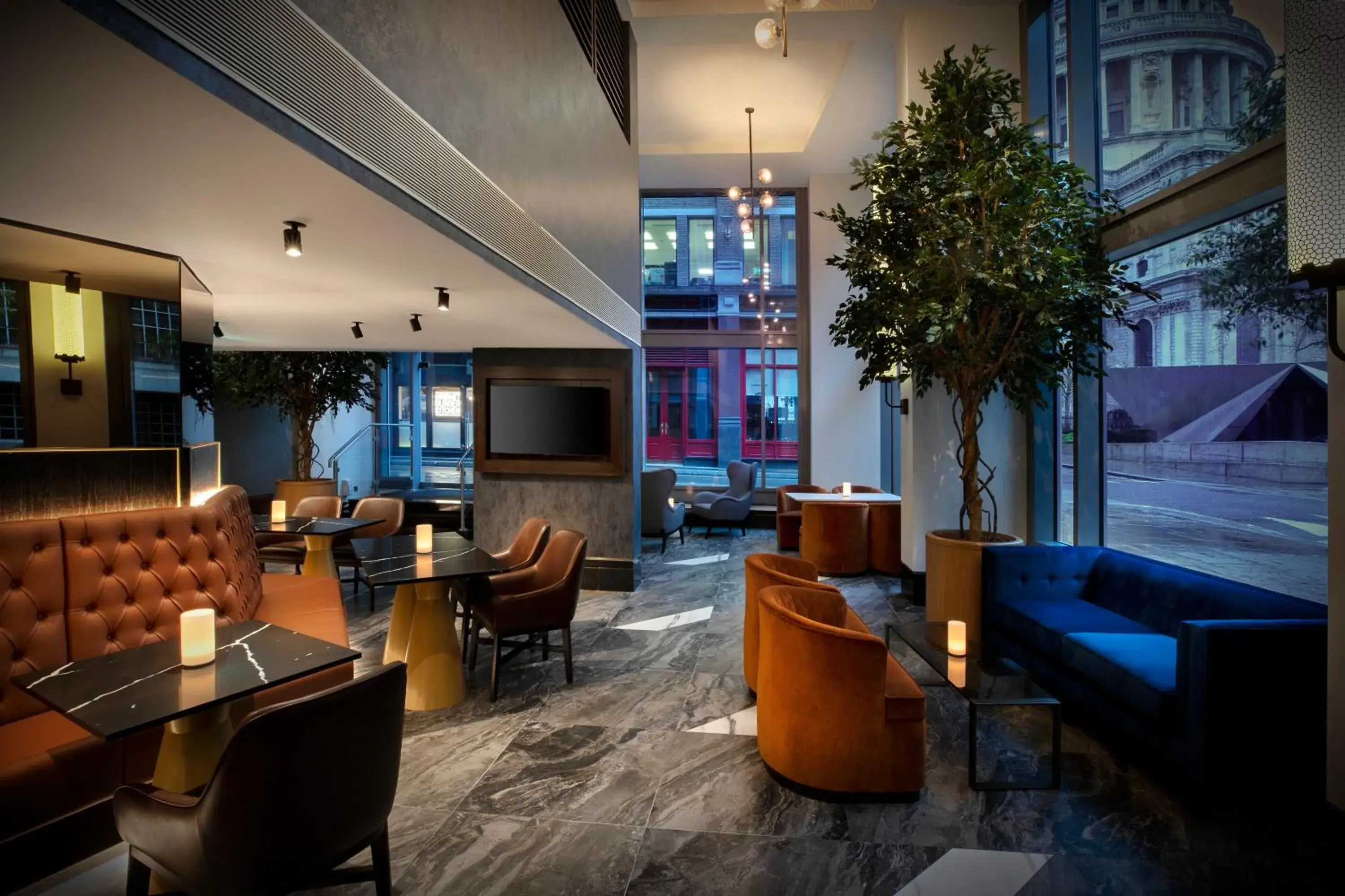 Lounge or bar in Leonardo Royal London St Paul’s Lounge or bar in Leonardo Royal London St Paul’s