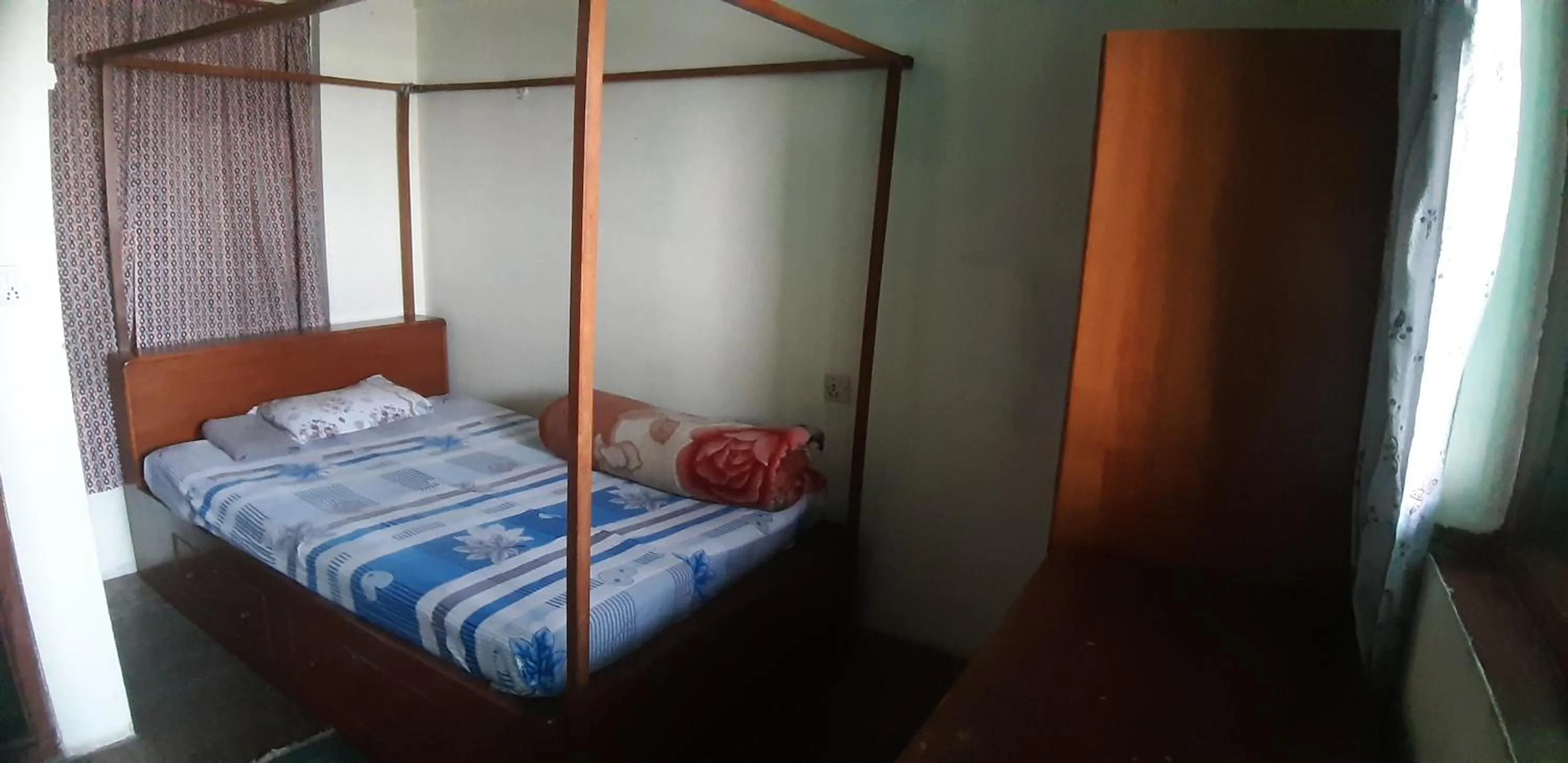 Photo of the whole room, Bed in Sanu House