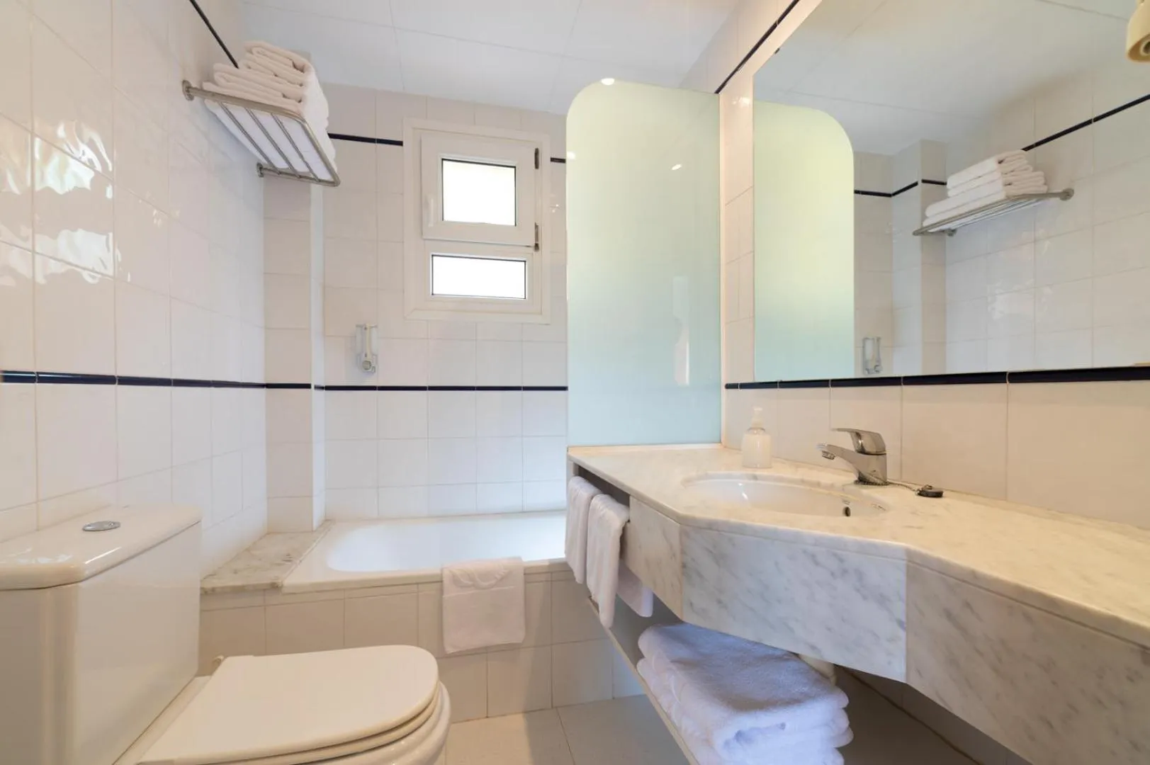 Bathroom in Albamar Apartaments