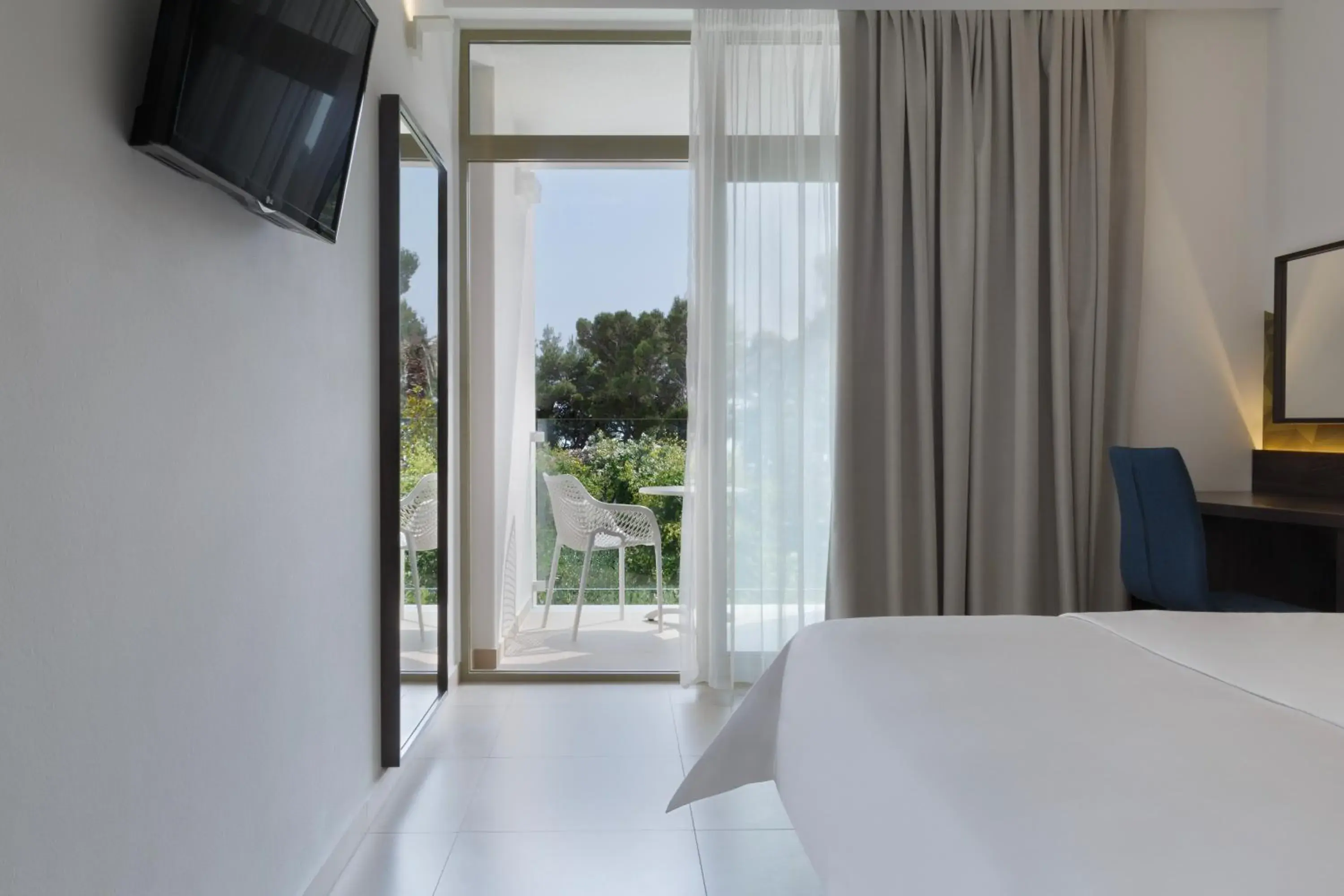Balcony/Terrace, Bed in Bluesun Hotel Alga Balcony/Terrace, Bed in Bluesun Hotel Alga