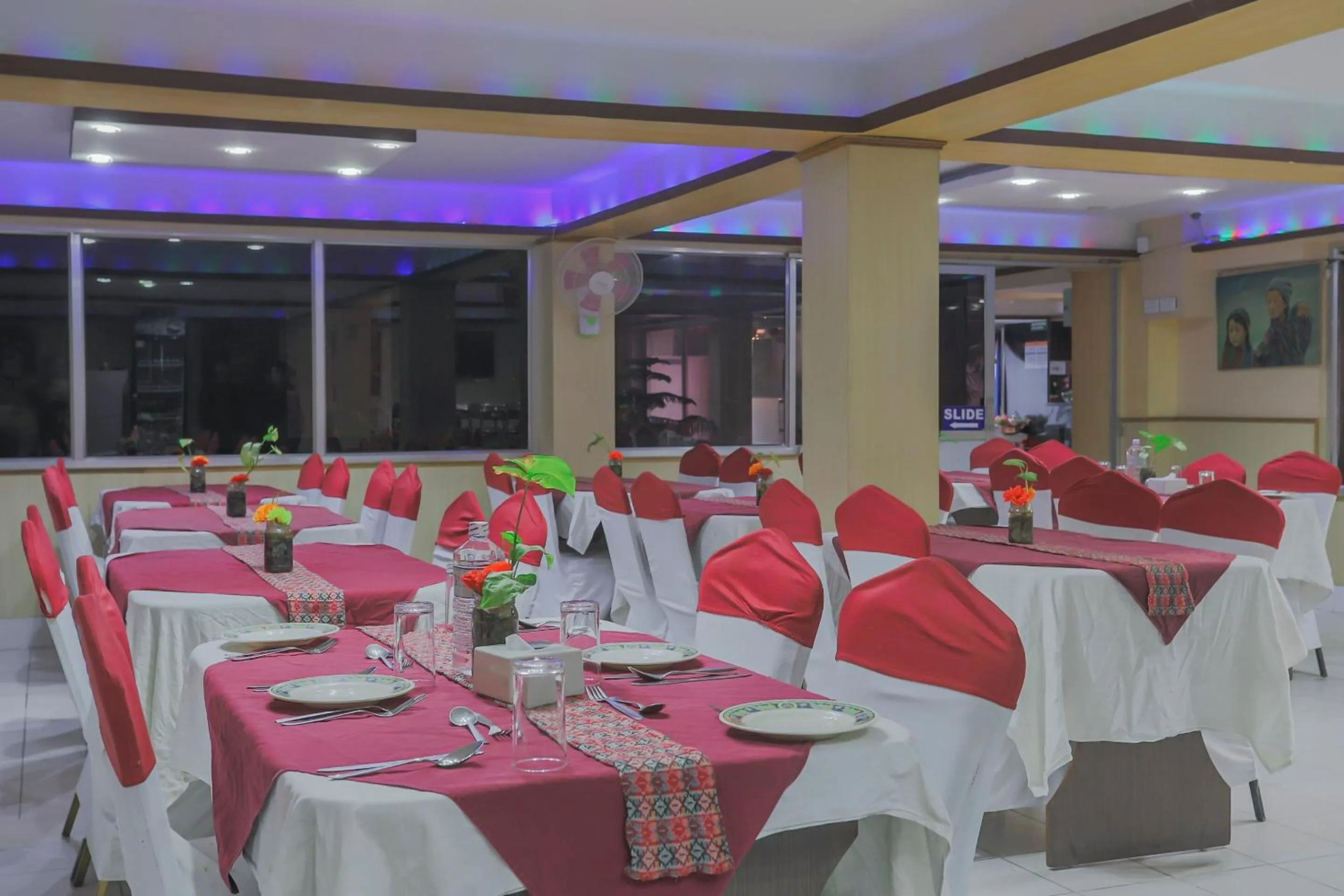 Restaurant/places to eat in OYO 789 Hotel Shivam Plaza