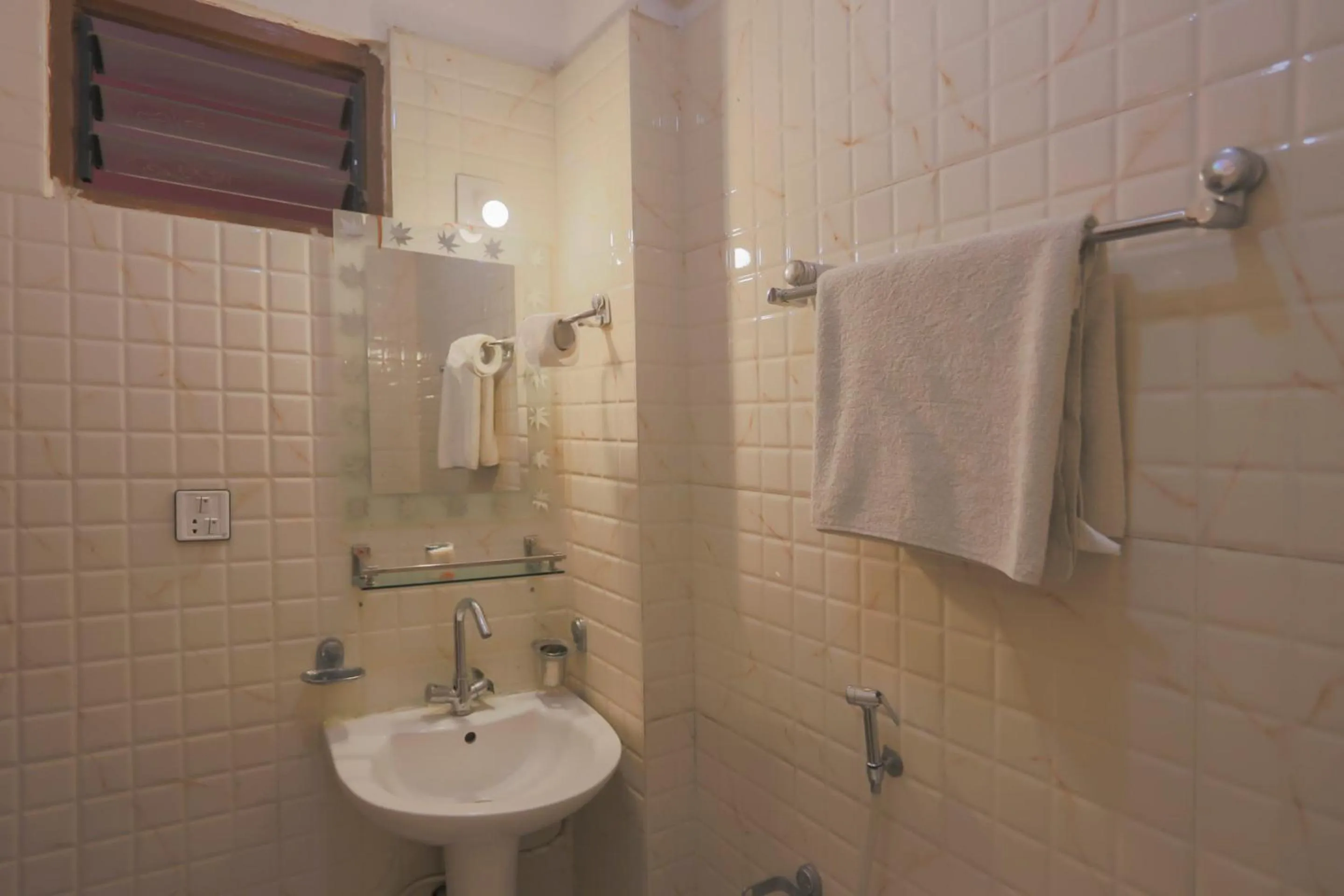 Bathroom in OYO 789 Hotel Shivam Plaza