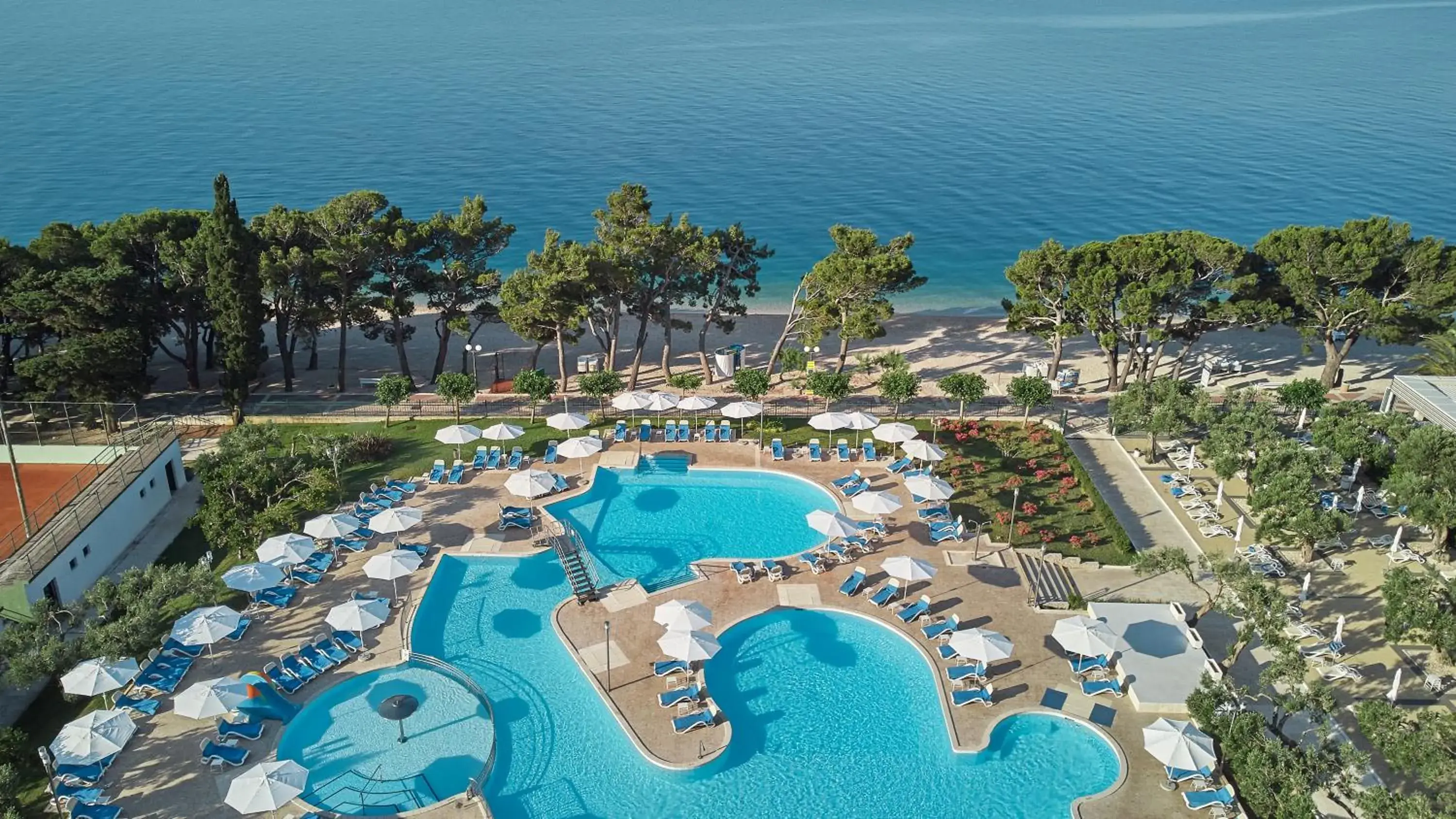 Swimming pool in Bluesun hotel Neptun - All inclusive Swimming pool in Bluesun hotel Neptun - All inclusive