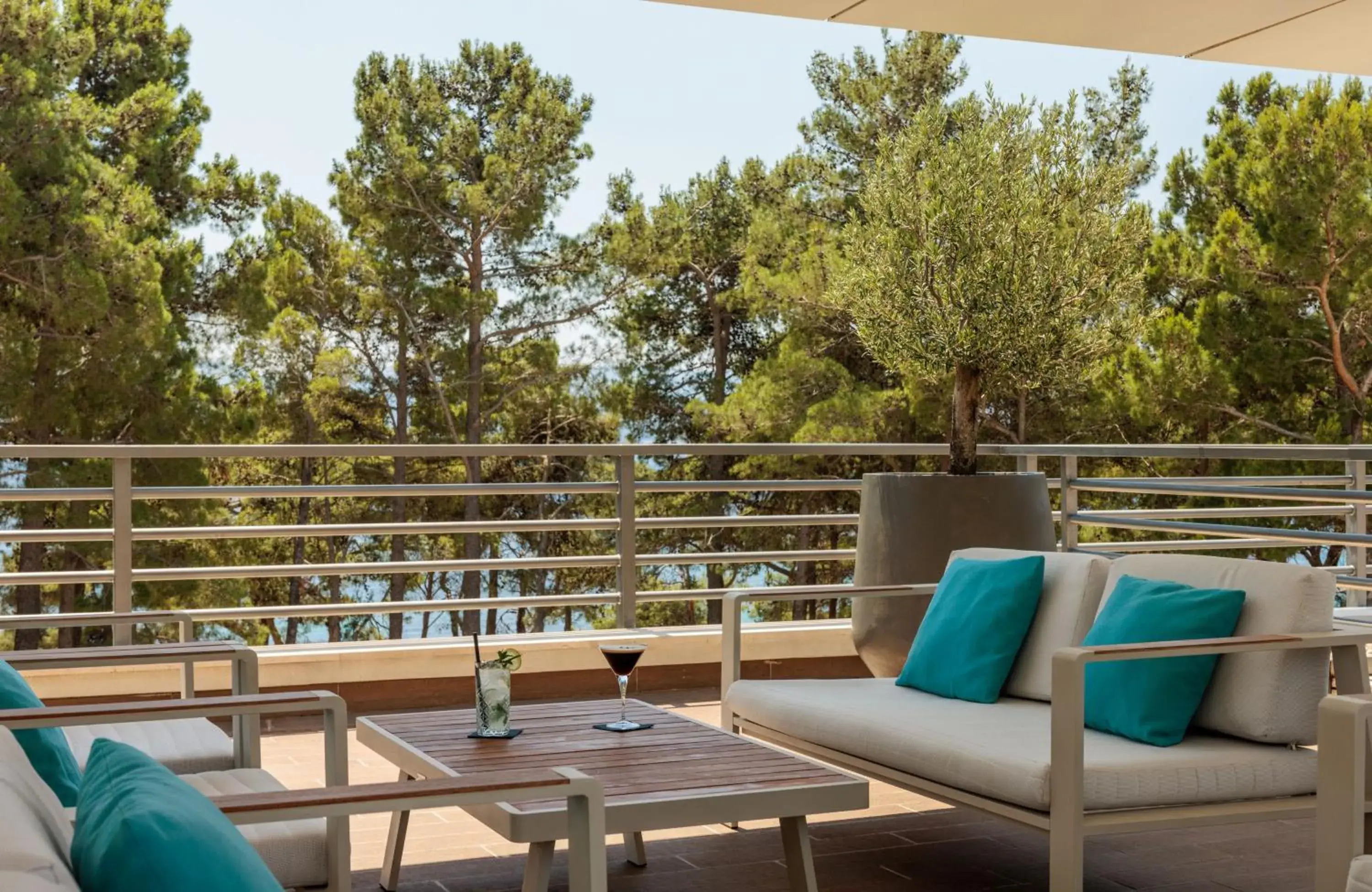 Lounge or bar in Bluesun Hotel Elaphusa Lounge or bar in Bluesun Hotel Elaphusa