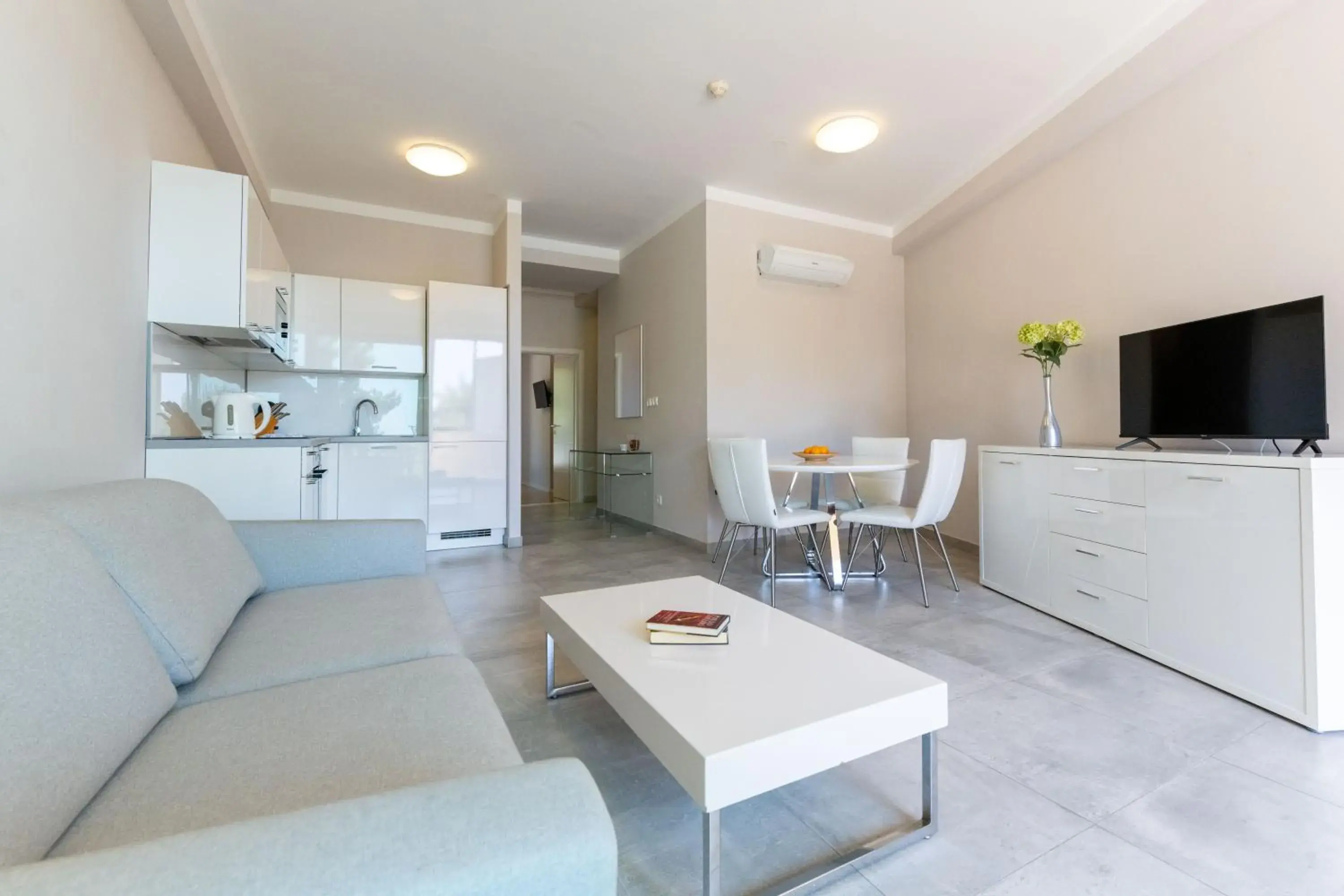 TV and multimedia in The Residence Aparthotel TV and multimedia in The Residence Aparthotel