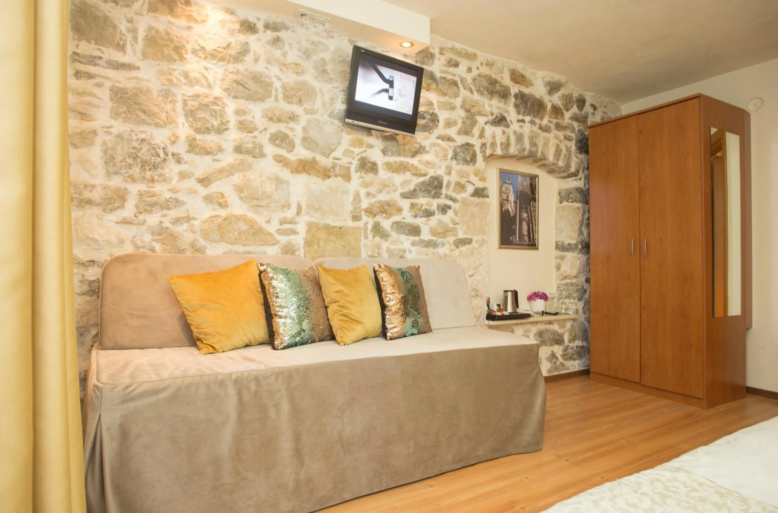 TV and multimedia, Bed in Authentic Luxury Rooms