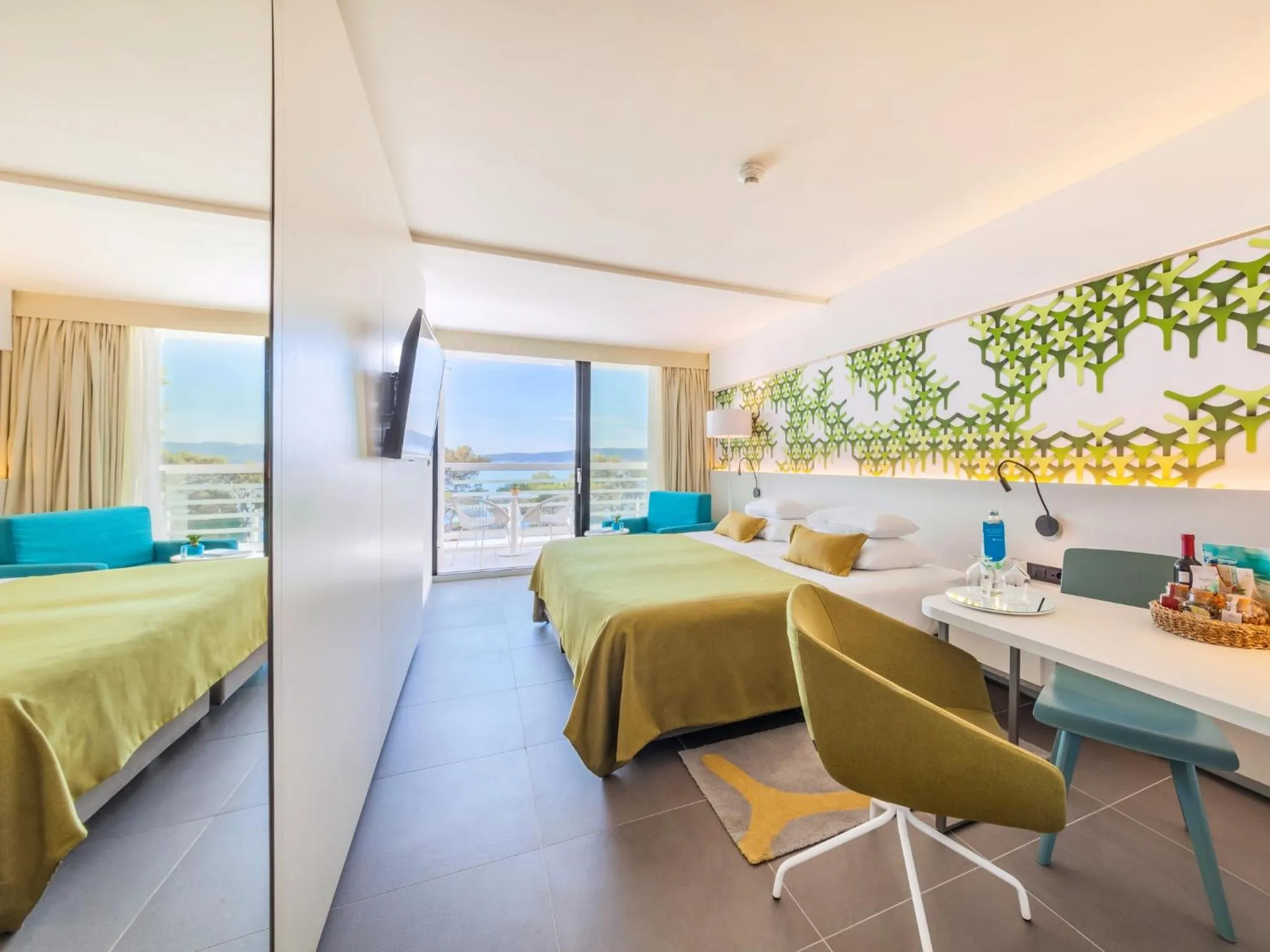 Bedroom, Bed in Bluesun hotel Berulia