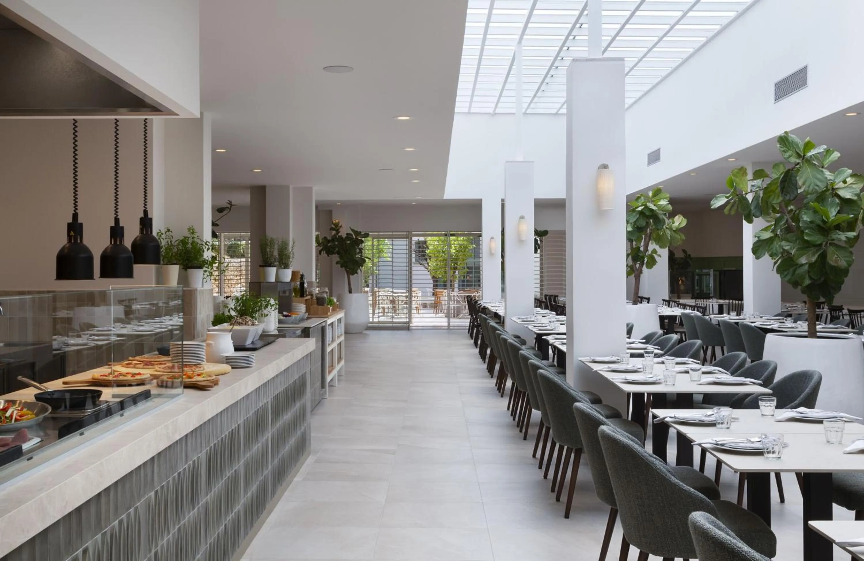 Restaurant/places to eat in Bluesun Hotel Marina