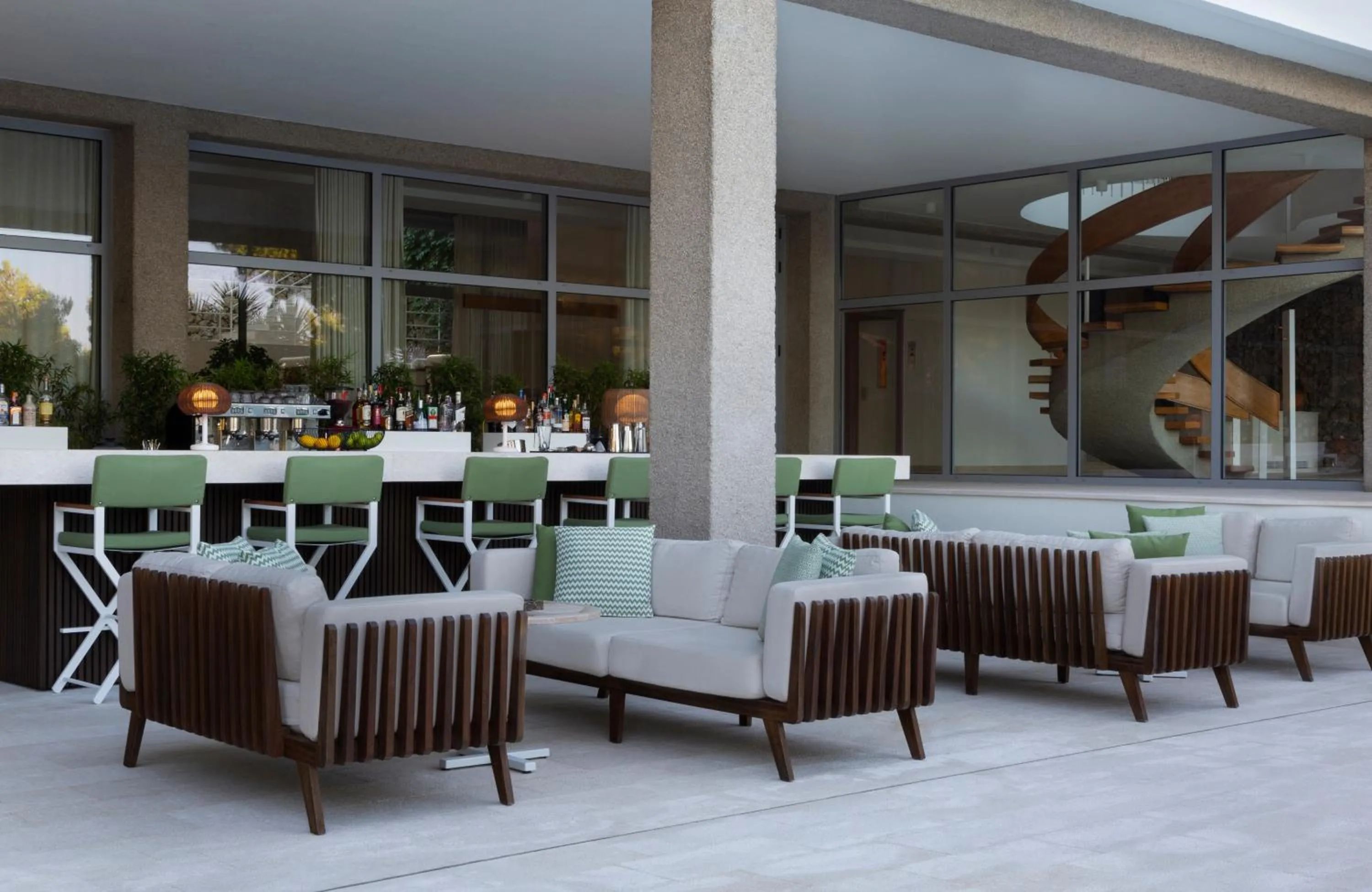 Lounge or bar in Bluesun Hotel Maestral