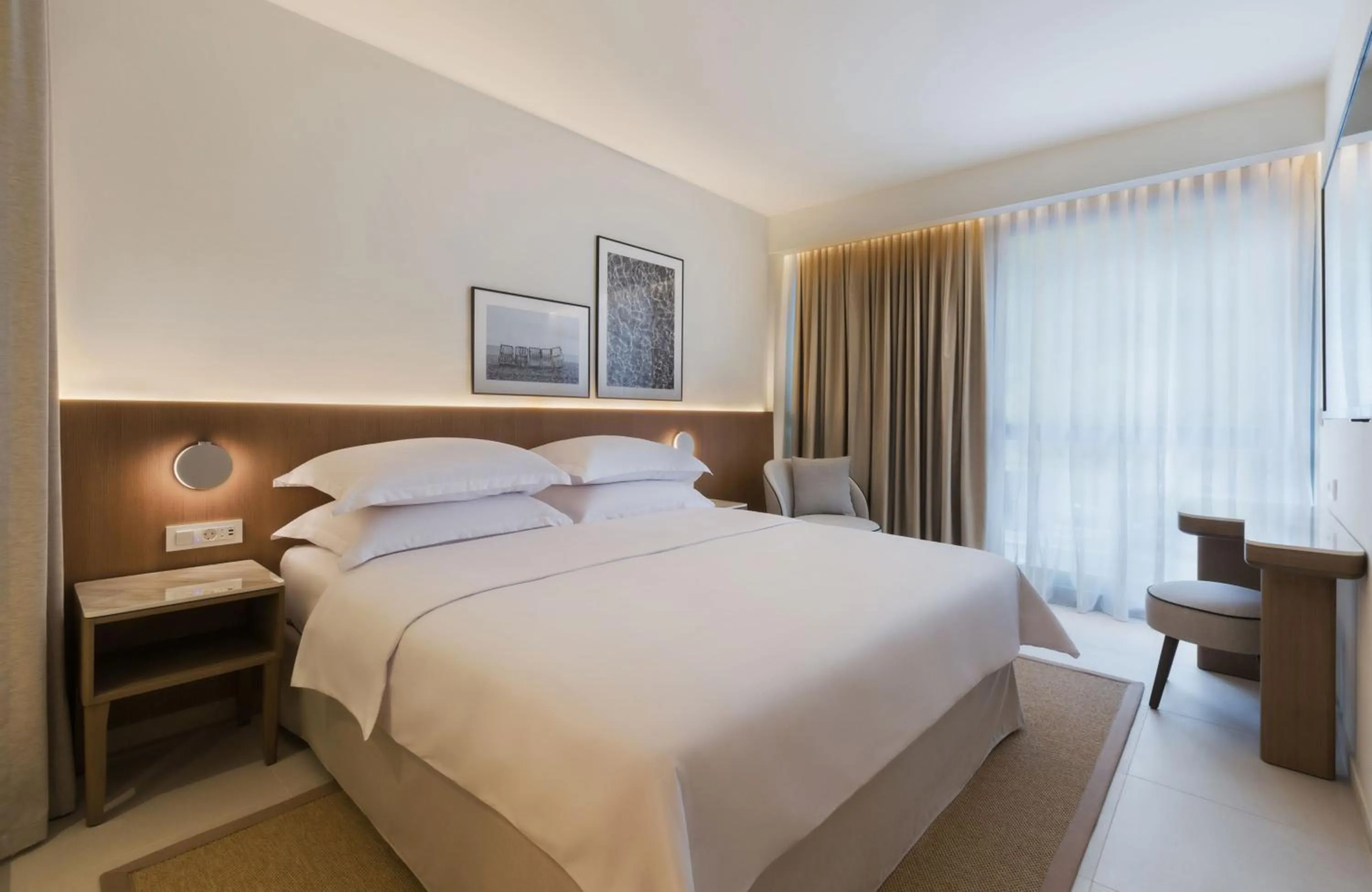 Bedroom, Bed in Bluesun Hotel Maestral