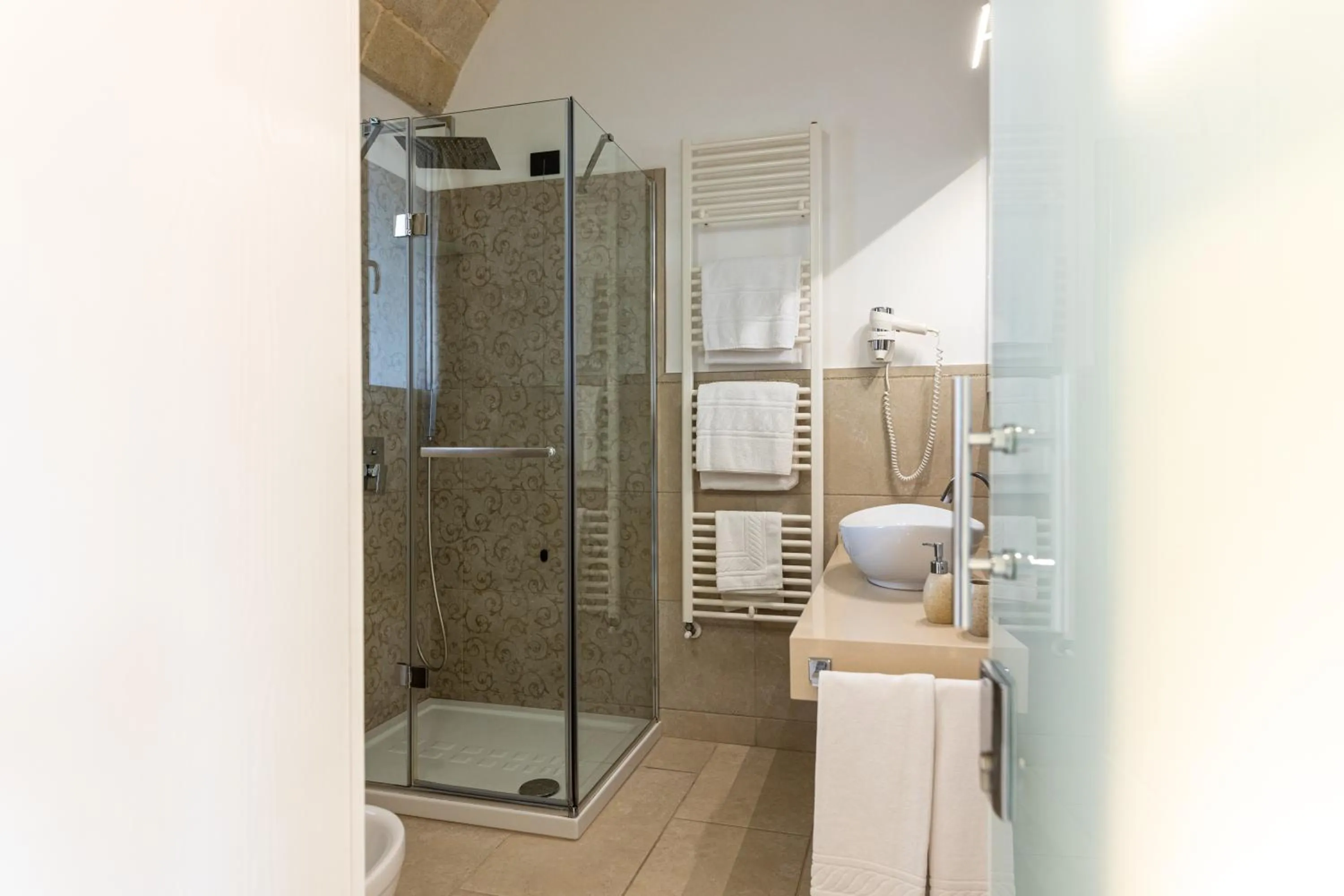 Shower in Masseria Muntibianchi AgriResort Restaurant & SPA