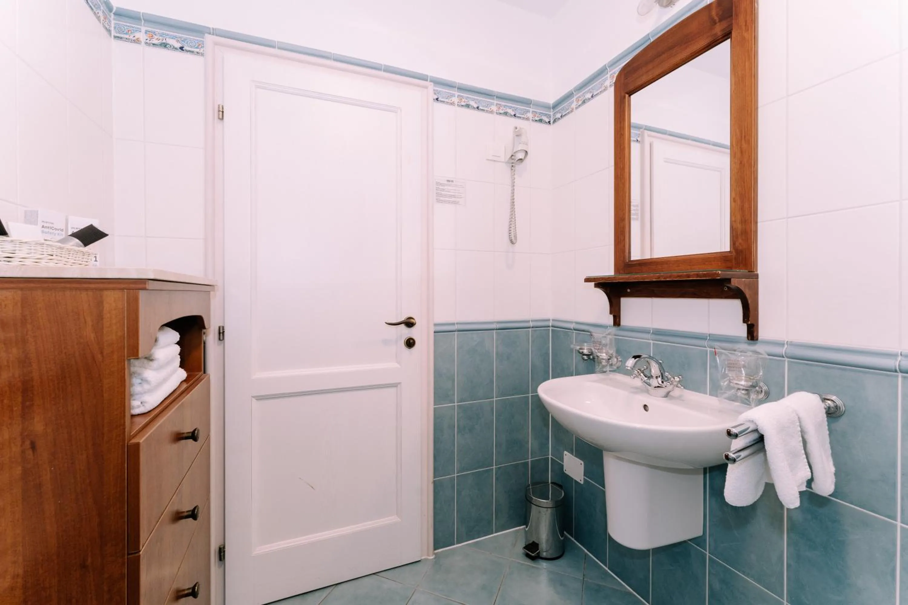 Toilet in Hotel Abalone