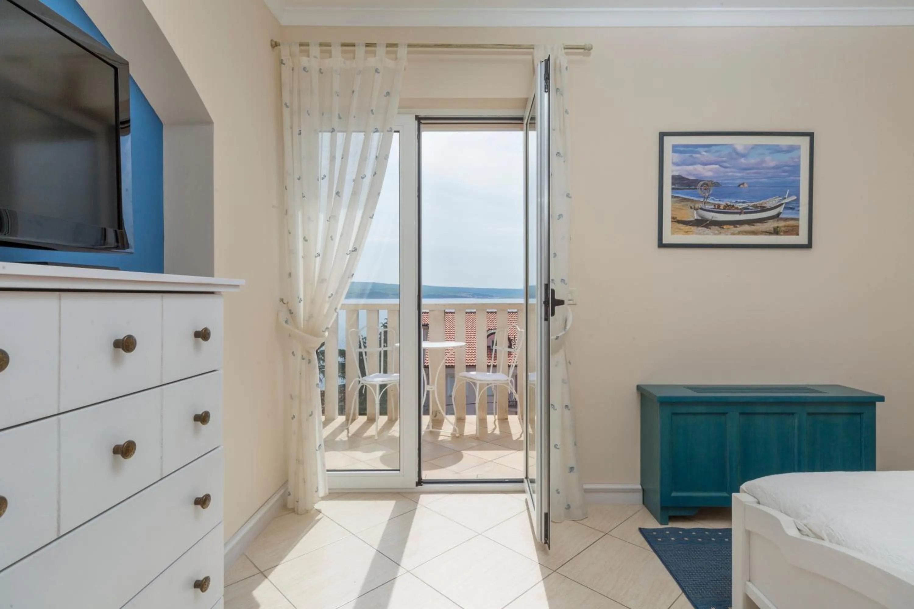 View (from property/room), Bed in Hotel Abalone