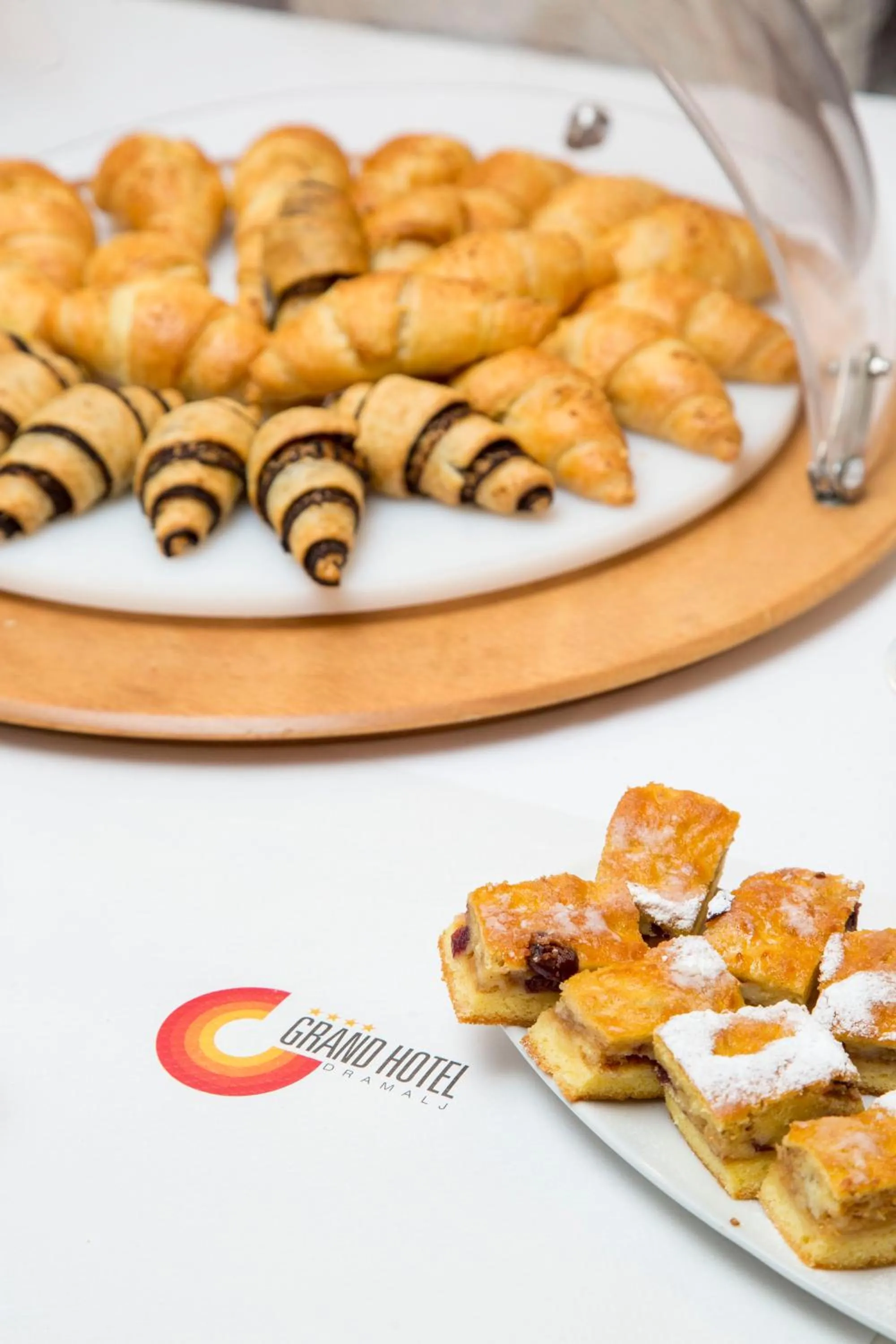 Restaurant/places to eat in Hotel Abalone