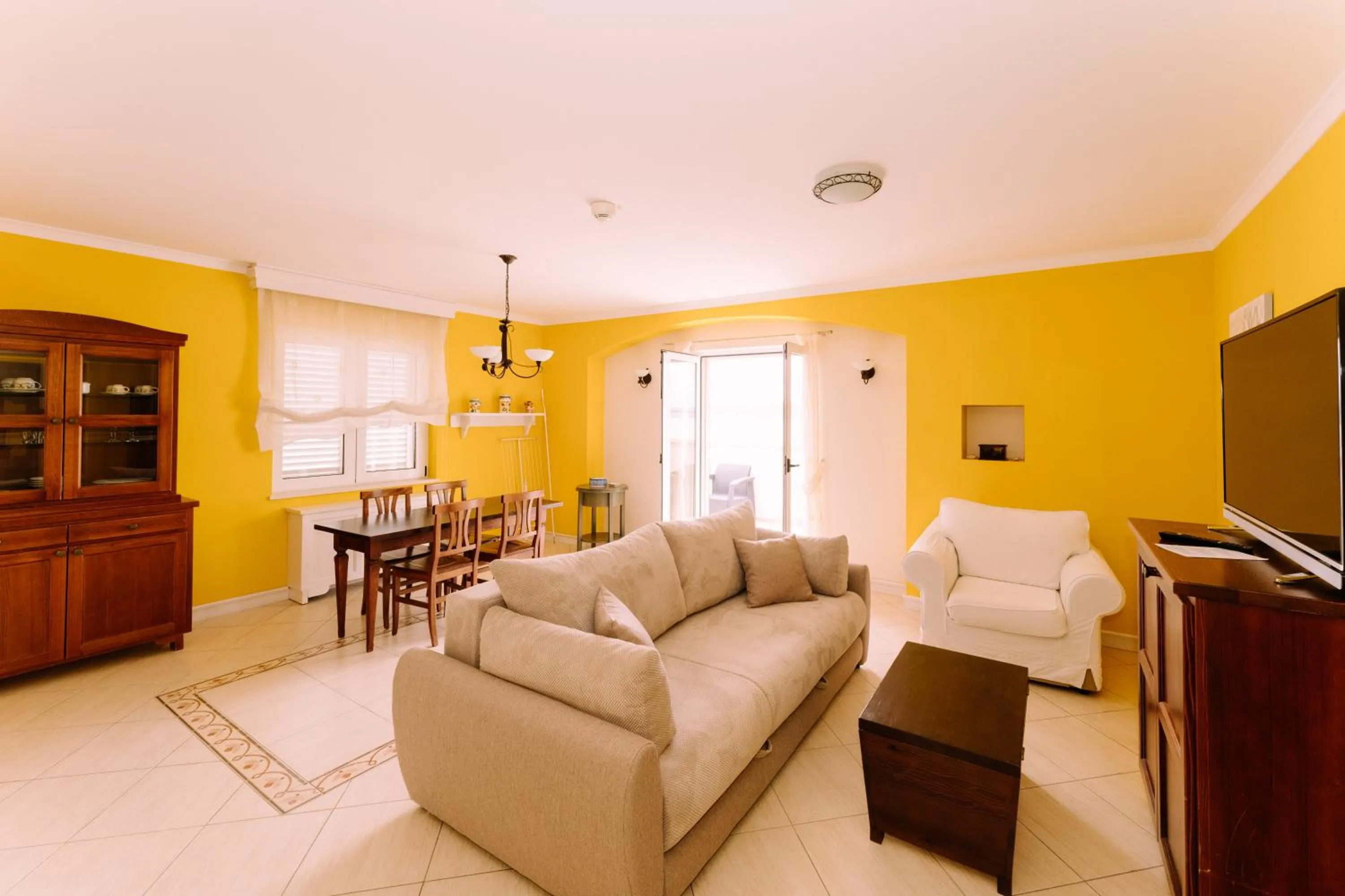 TV and multimedia in Hotel Abalone