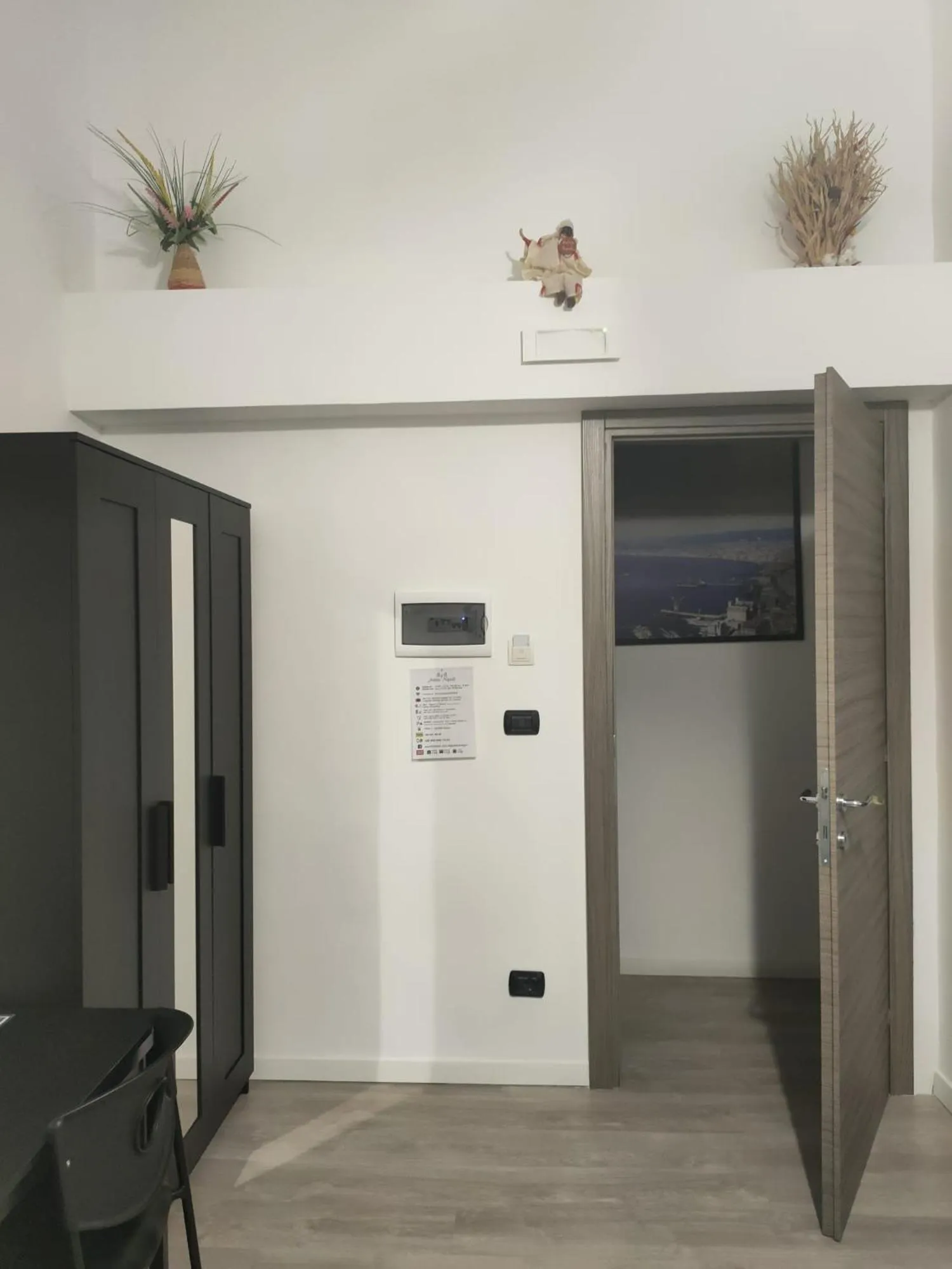 wardrobe in B&B Antica Napoli