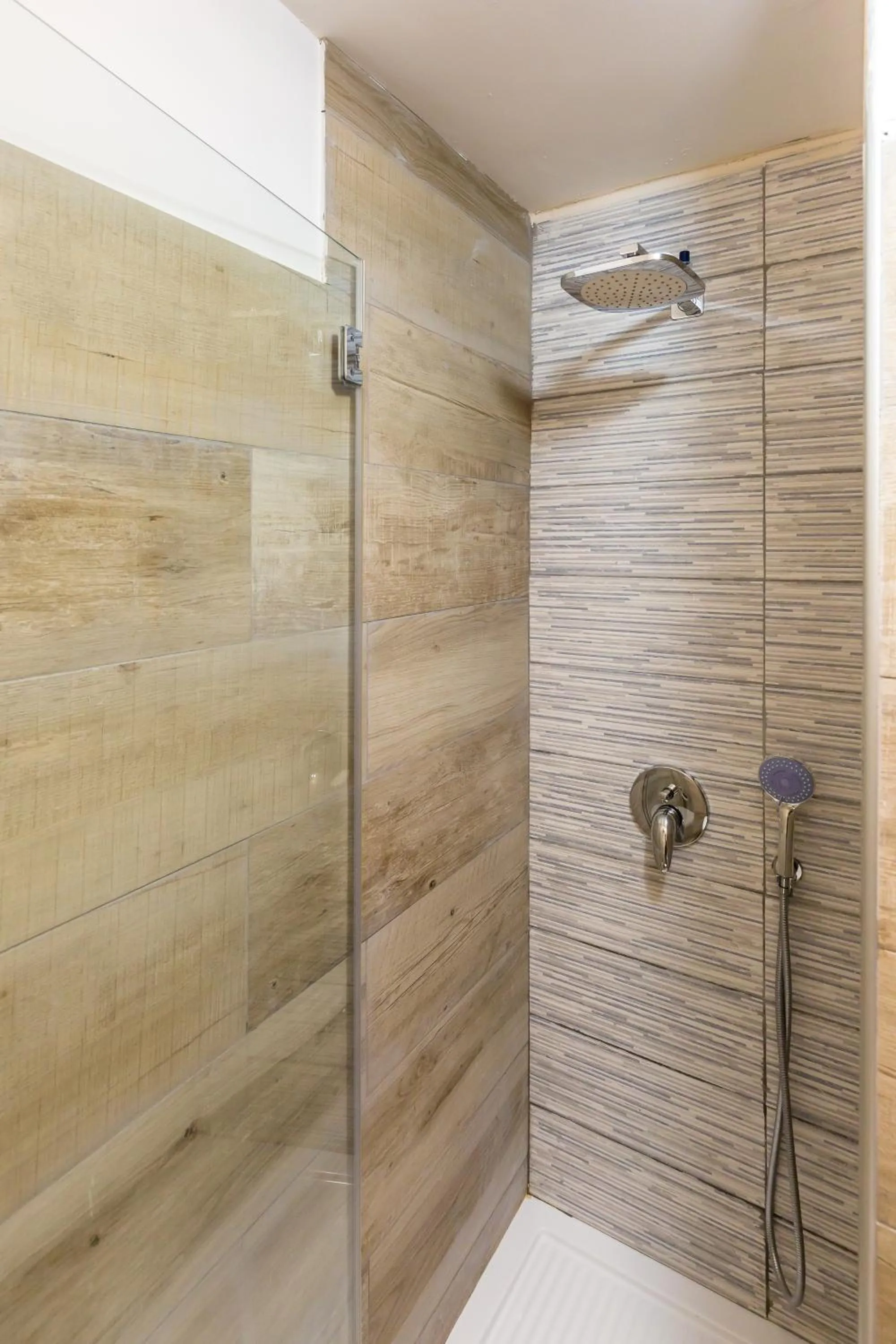 Shower in B&B Antica Napoli