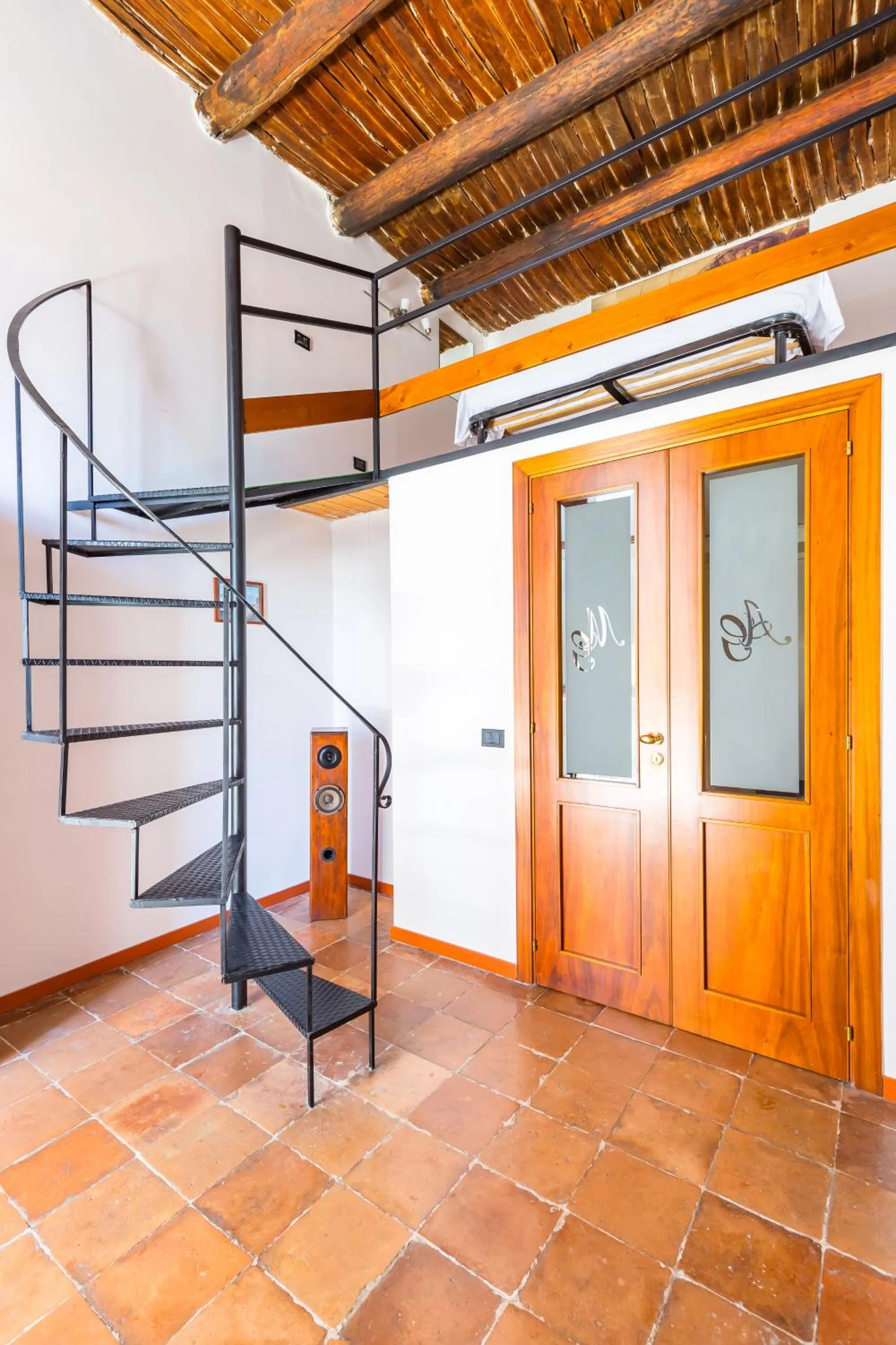 Communal lounge/ TV room in B&B Antica Napoli