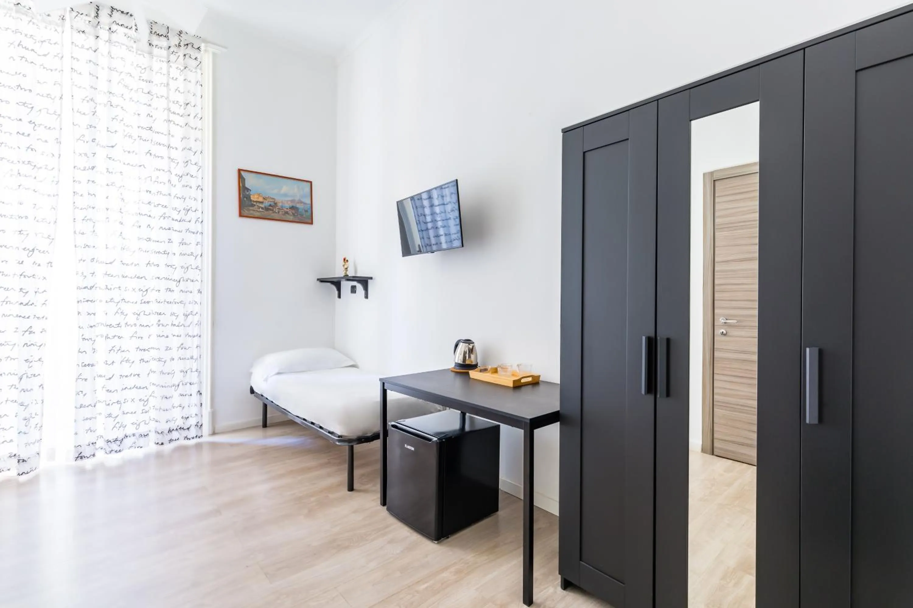 Dining area in B&B Antica Napoli