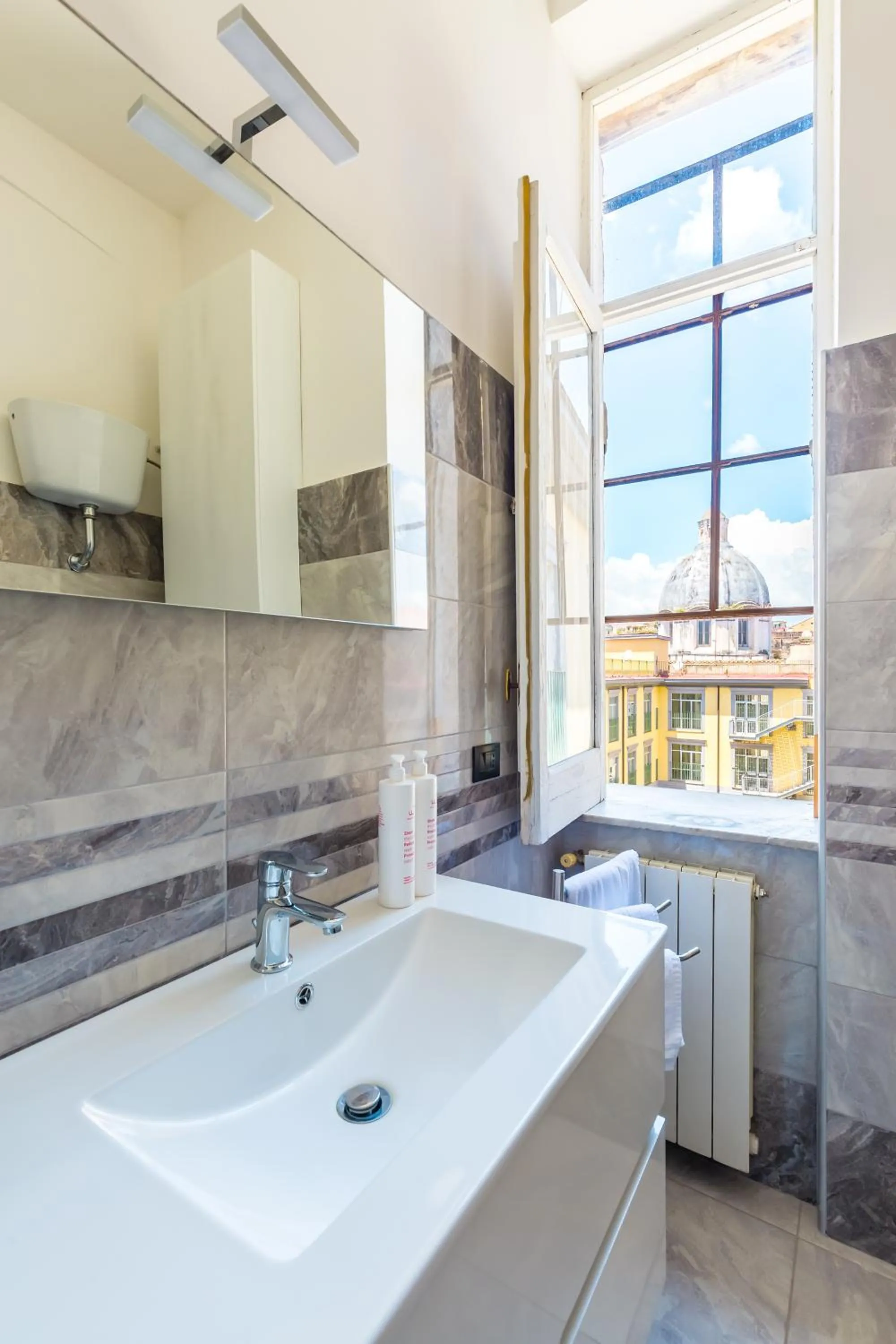 Bathroom in B&B Antica Napoli