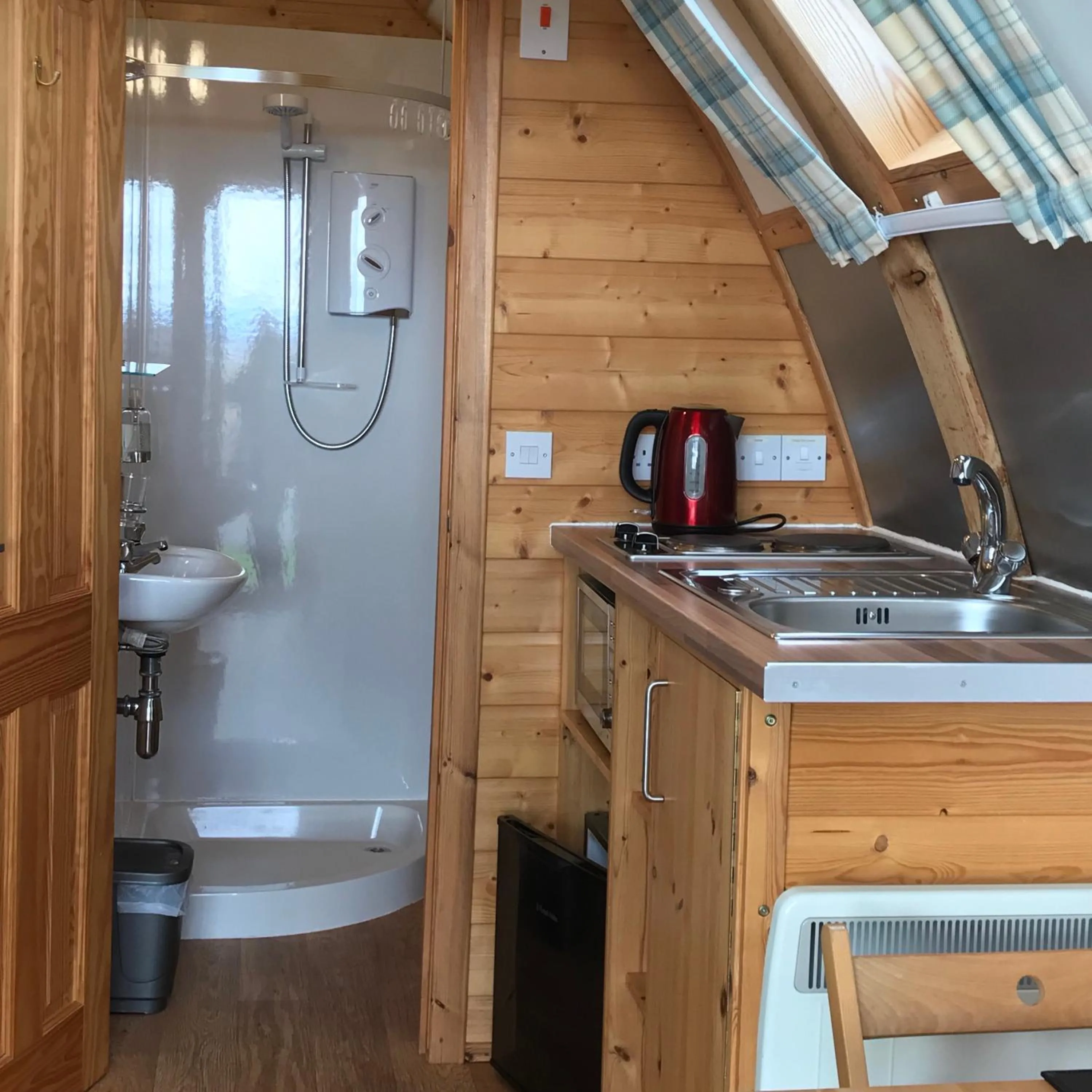 Shower in Loch Shin Glamping Pods