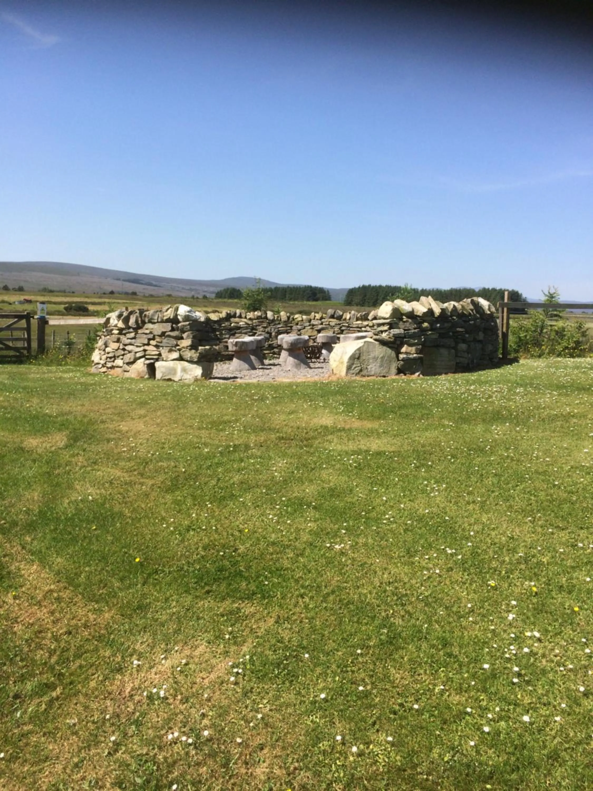 Area and facilities in Loch Shin Glamping Pods